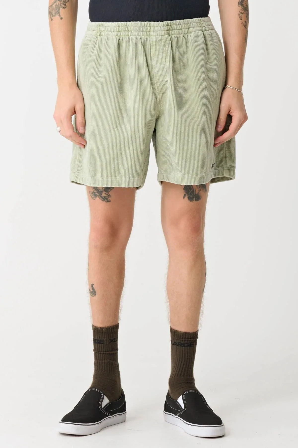 Timeless Fit 91 Wide Cord Beachshort Pigment Swamp
