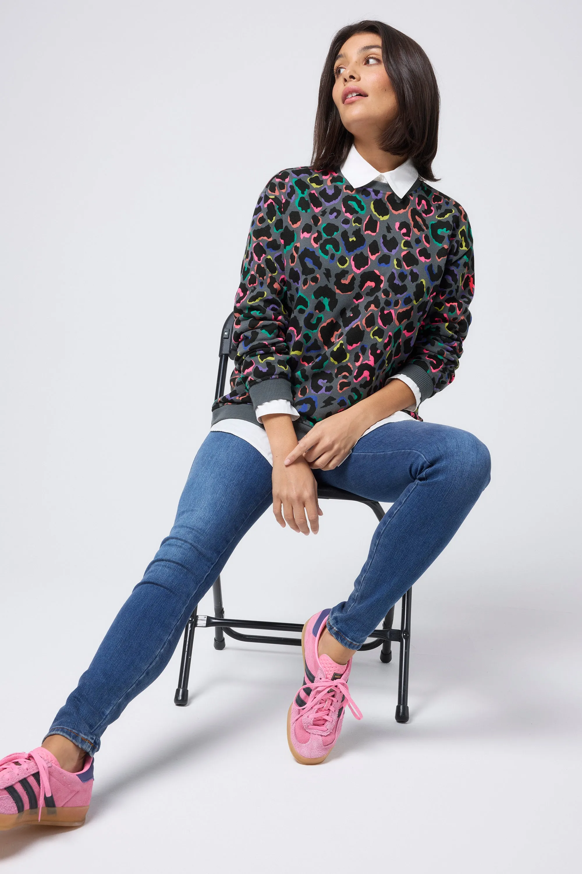 Trendy Look goes with jeans Grey with Rainbow Shadow Leopard Oversized Sweatshirt