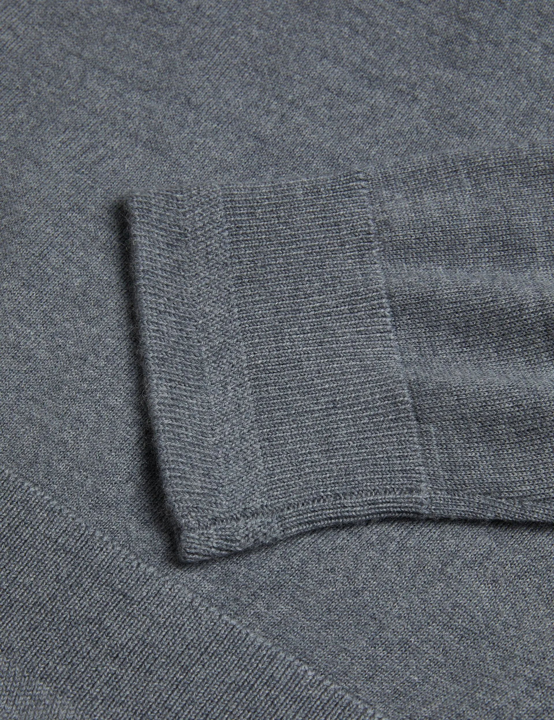 Casual Knit Style Modern Turtleneck Style CARNBY | CHARCOAL