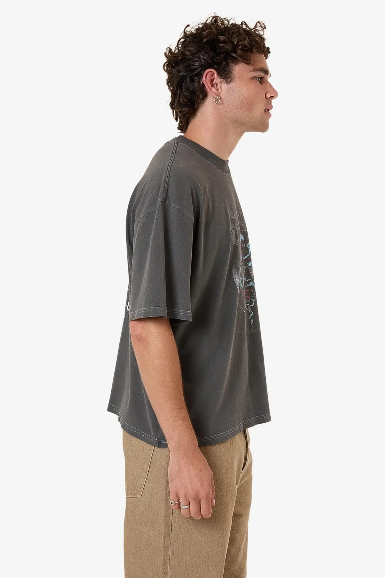Bitter End Box Fit Oversize Short Tee Merch Black Classic Cut Fade Resistant Finish