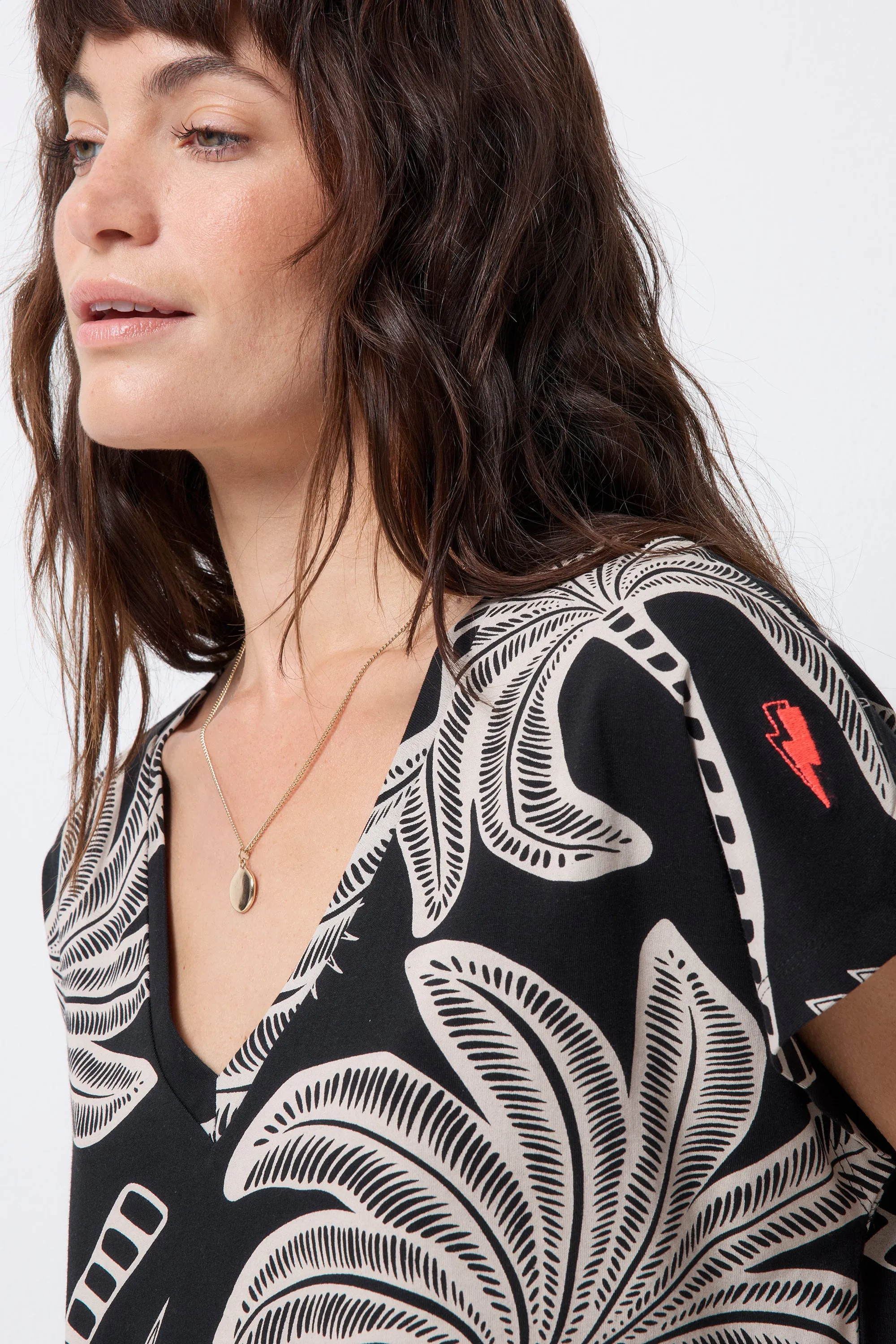 Cool Structure Formal Setting Black with Off White Palm Spring V-Neck Midi T-Shirt Dress