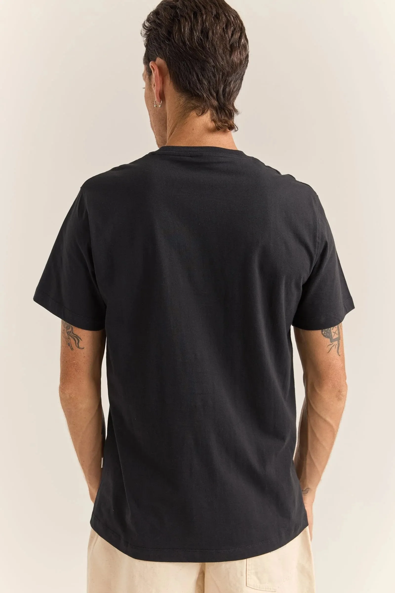 SoftInteriorLining Layered Collar System Brand Tee Black