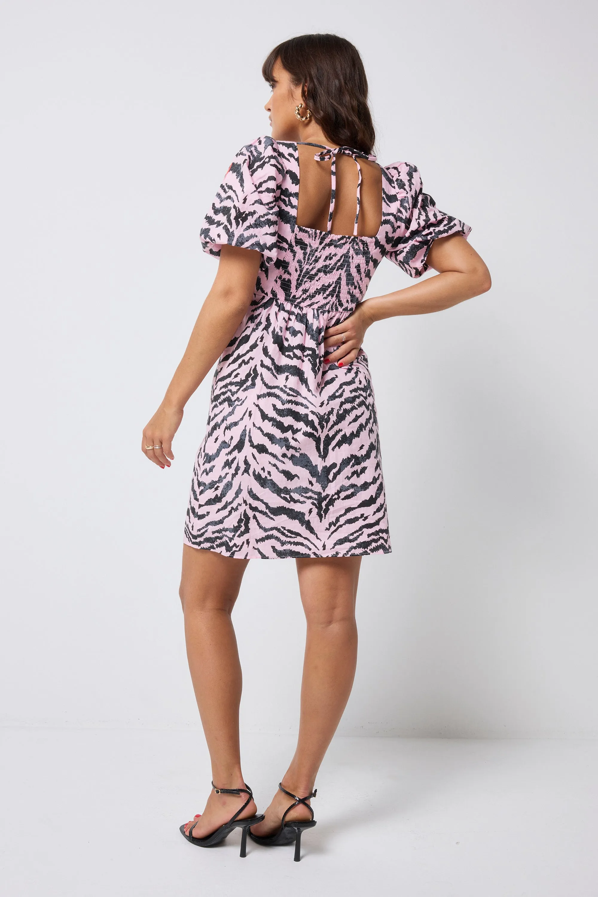 Silky-Lining Sophisticated Elegance Pale Pink with Grey Texture Tiger Puff Sleeve Short Tea Dress