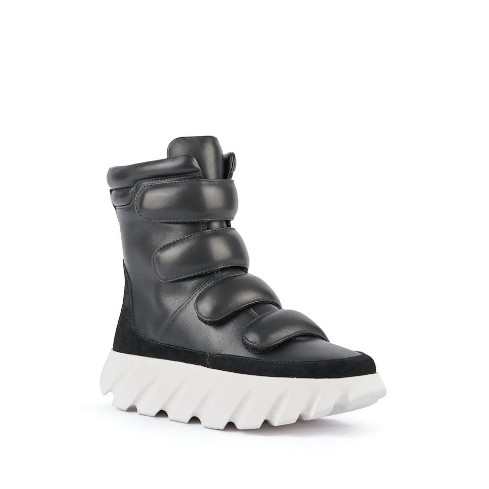 TURA FINGO OREO Padded Interior Hiking Trails Graduate