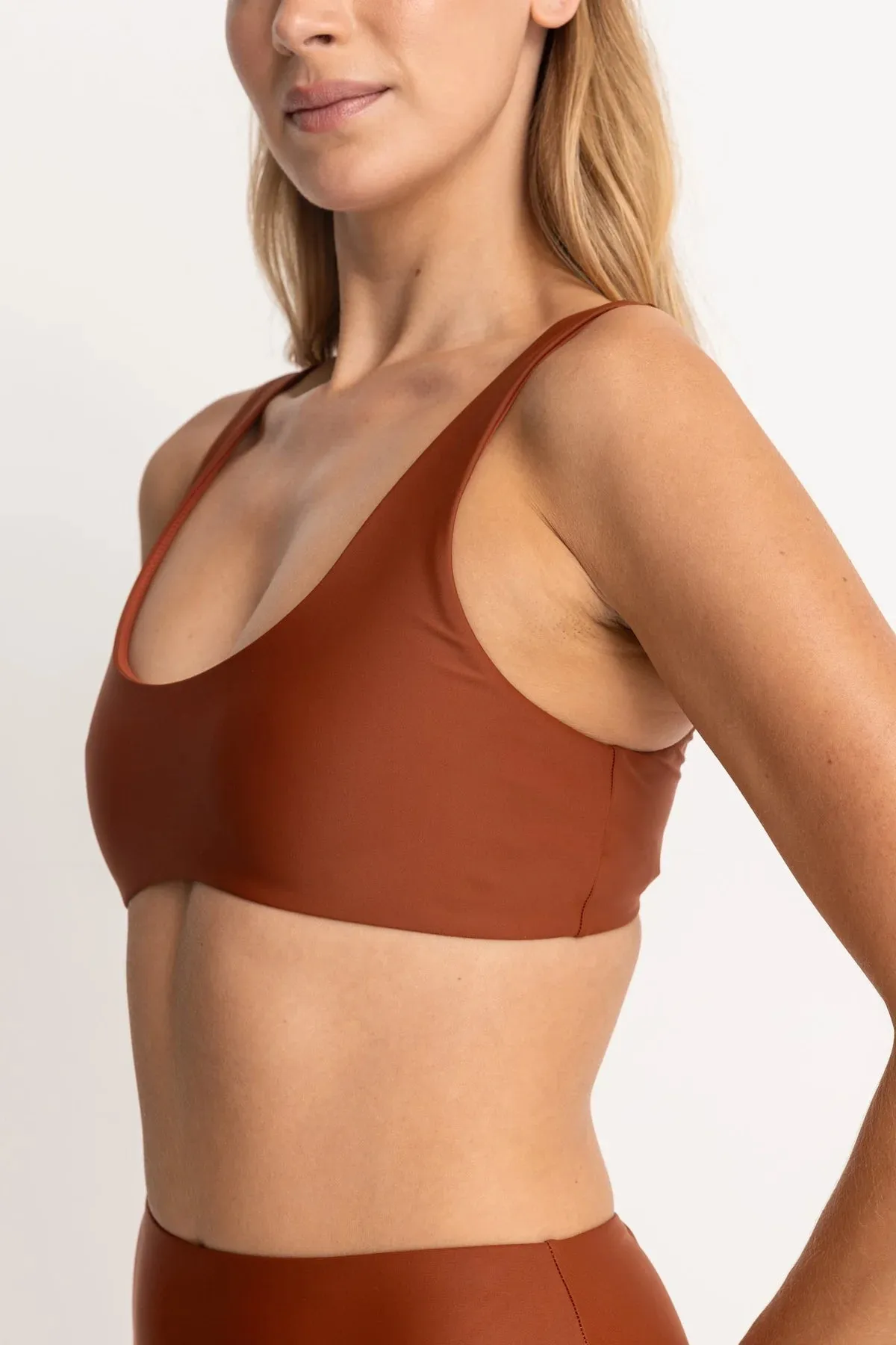 Antimicrobial Treatment RHYTHM CLASSIC CROP TOP - RUST