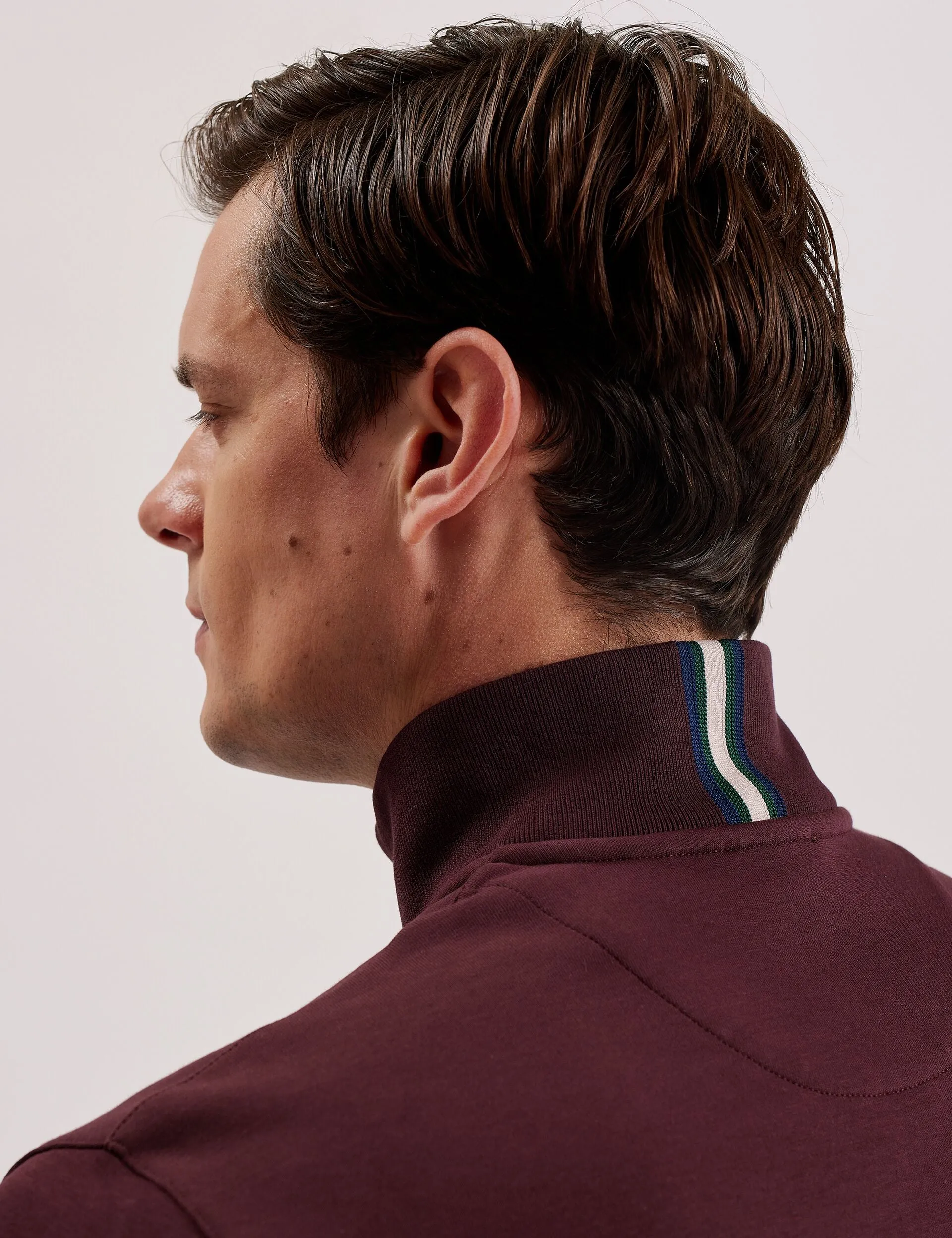 ACTOS | MAROON Fashion-Forward Look Active Wear Fit