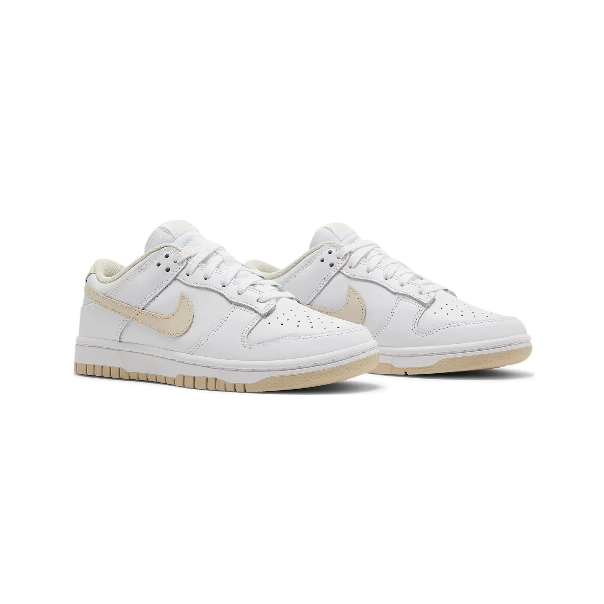 Structured wear Style Motion Dunk Low 'White Pearl' W