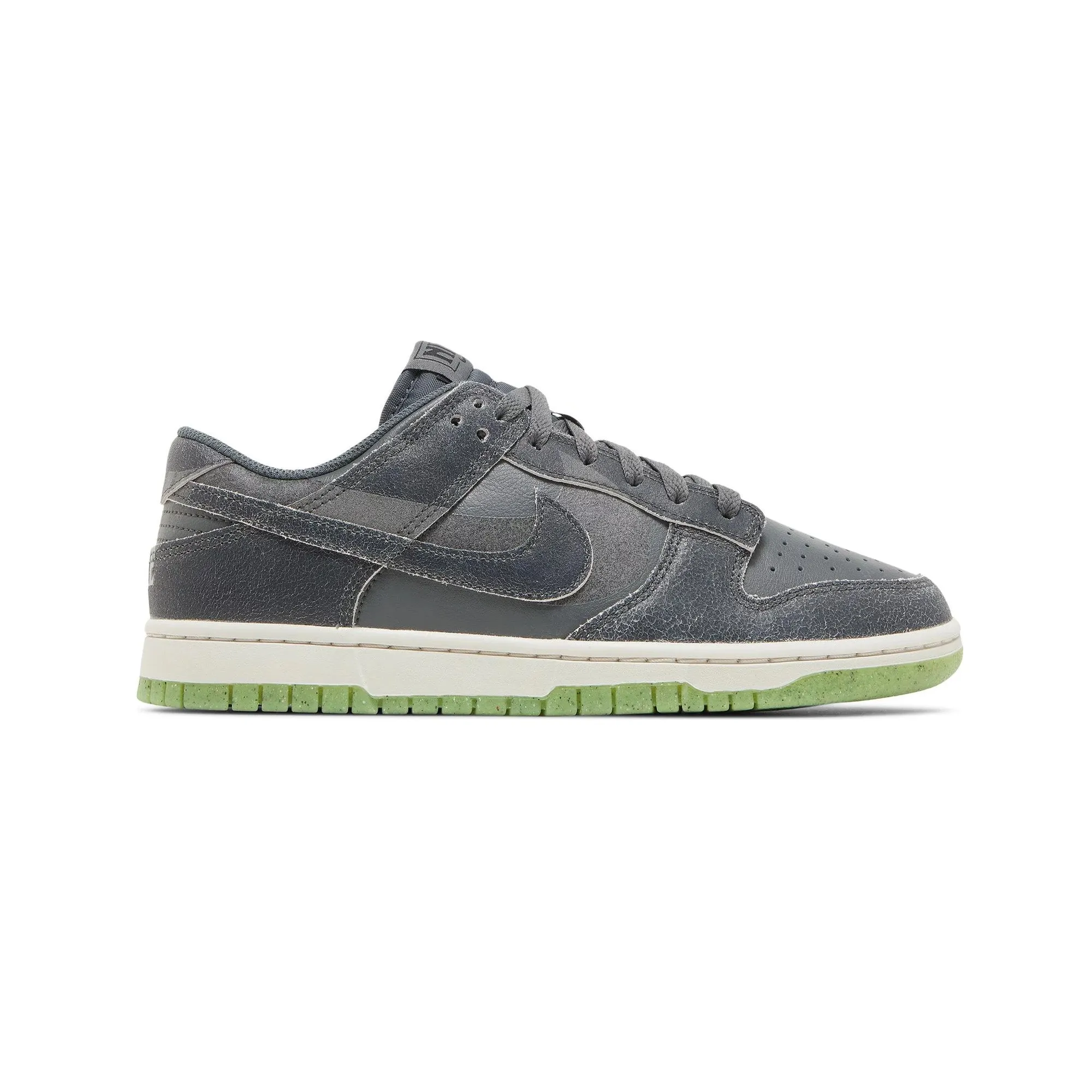 Trail Fit Contemporary Fit Dunk Low 'Ghost Green' GS (2022)