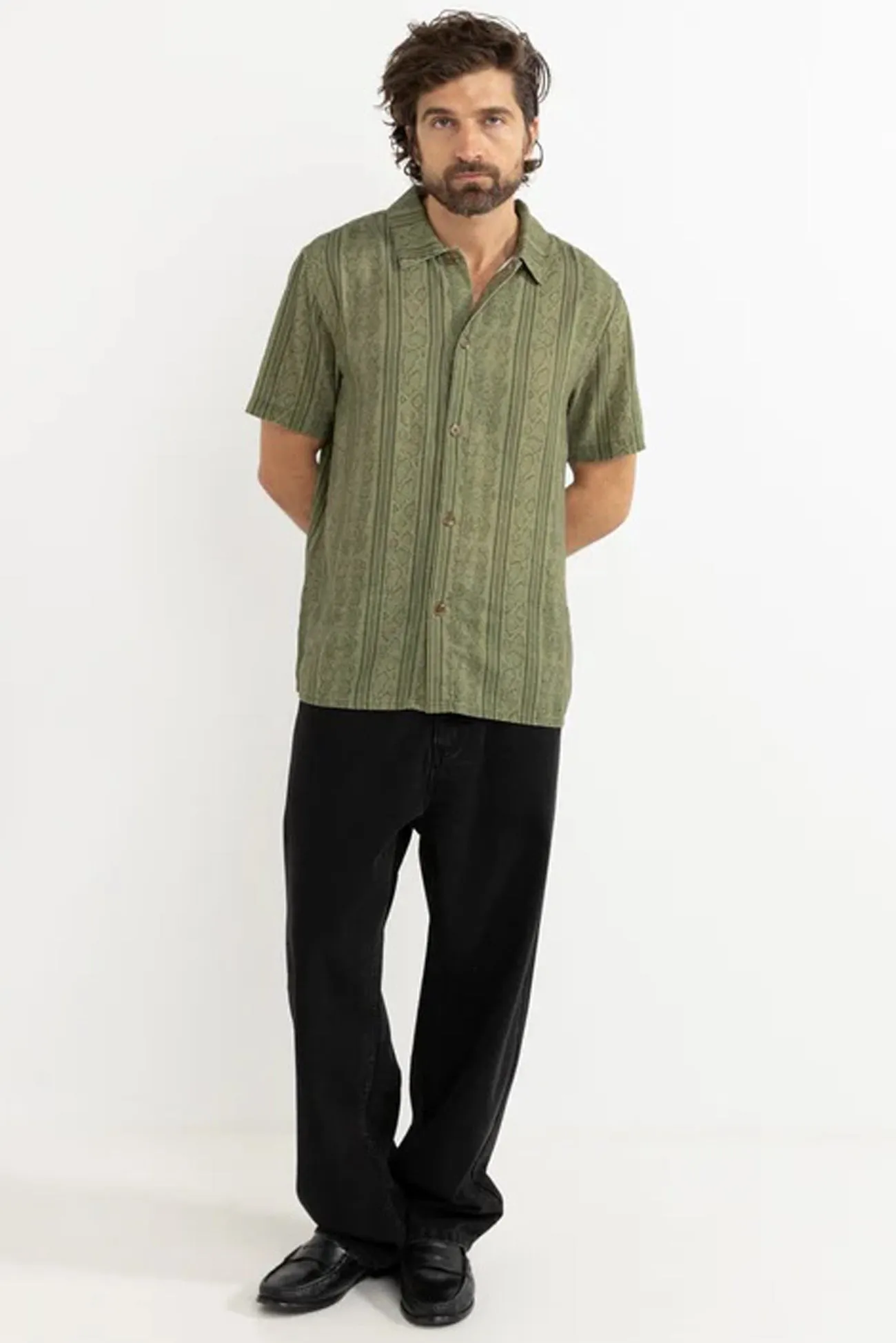 Essential Jean Worn Black No Pinch
