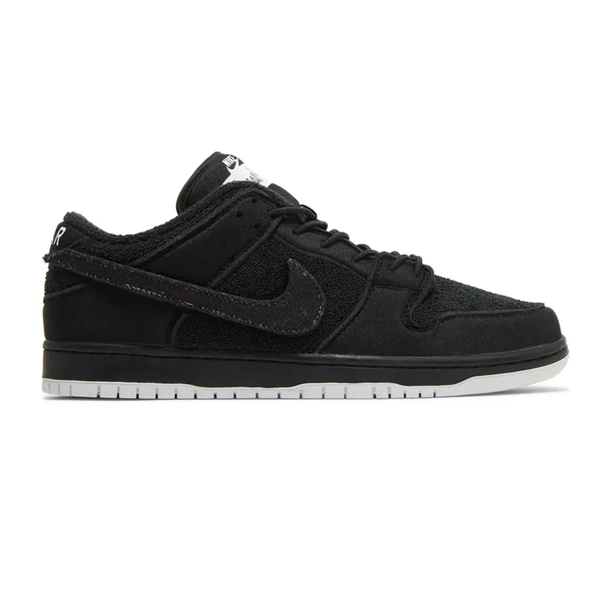 Essential Look Nike SB Dunk Low x Gnarhunters 'Black' (2022)