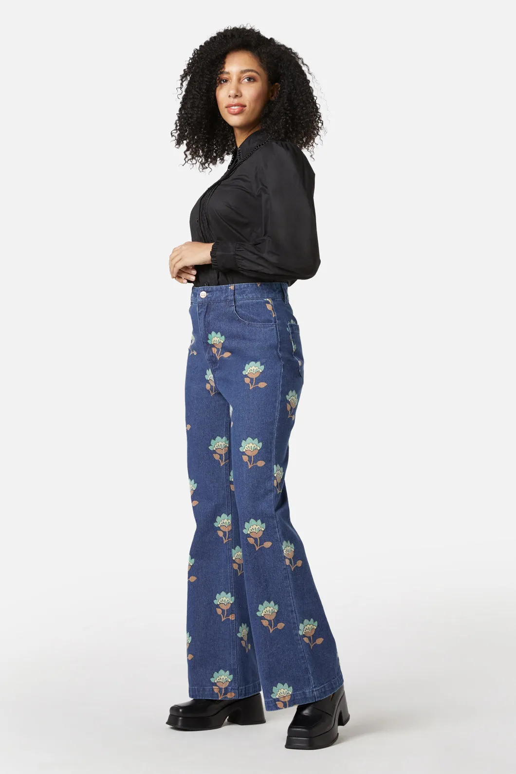 Retro Flora Flare Jean Casual Performance Wear Performance Fit