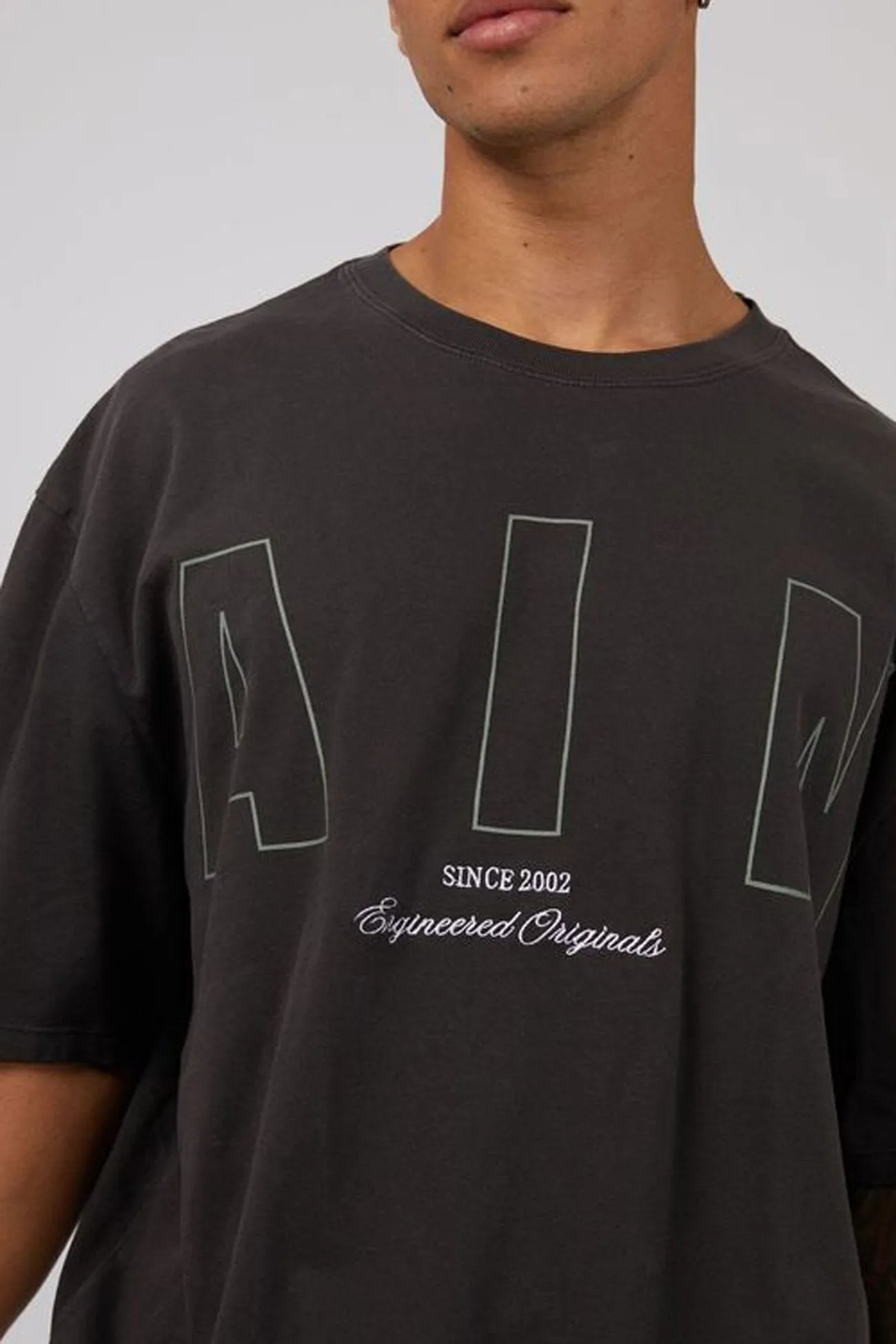 BreathableBackVents Bonded Hemline Riser Tee Washed Black