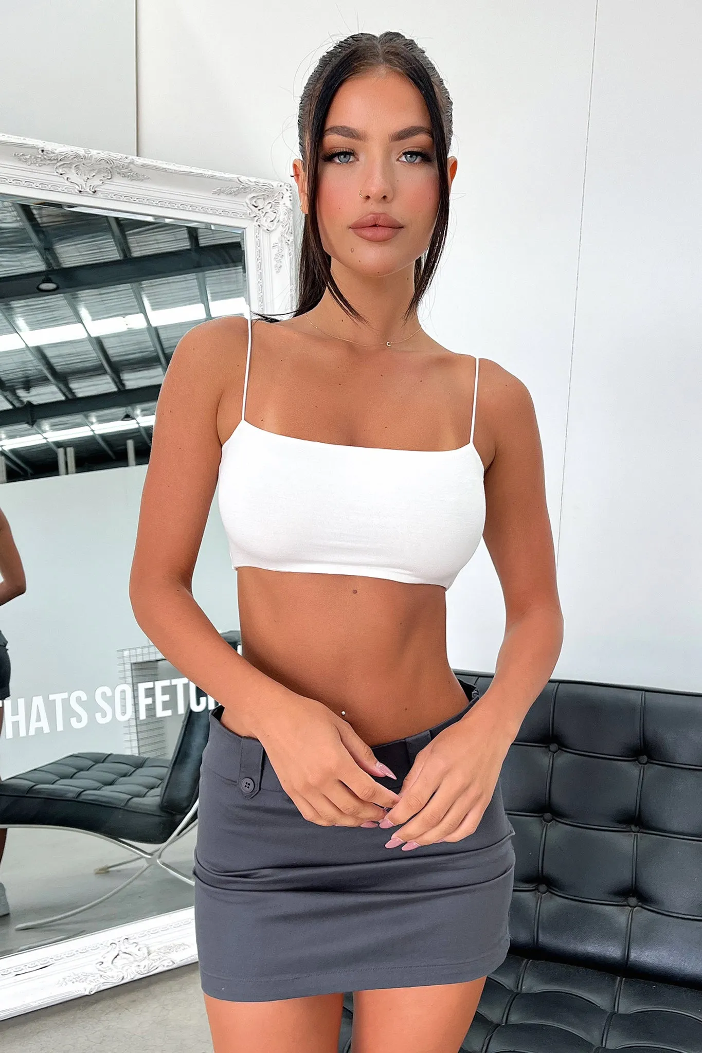 Kylan Mini Skirt - Grey Outfit Moodset Breezy Outfit
