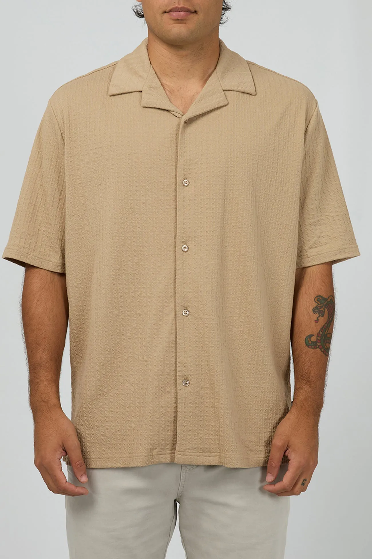 Lightweight pullover Liberate Short Sleeve Shirt Tan