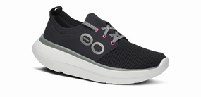 morale - enhancing OOFOS OOMY STRIDE WOMEN'S BLACK/WHITE