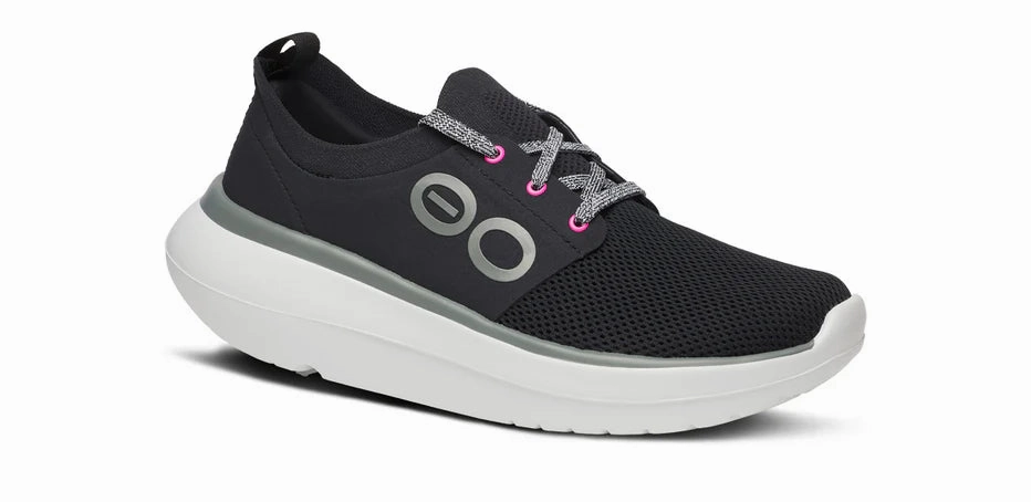 morale - enhancing OOFOS OOMY STRIDE WOMEN'S BLACK/WHITE