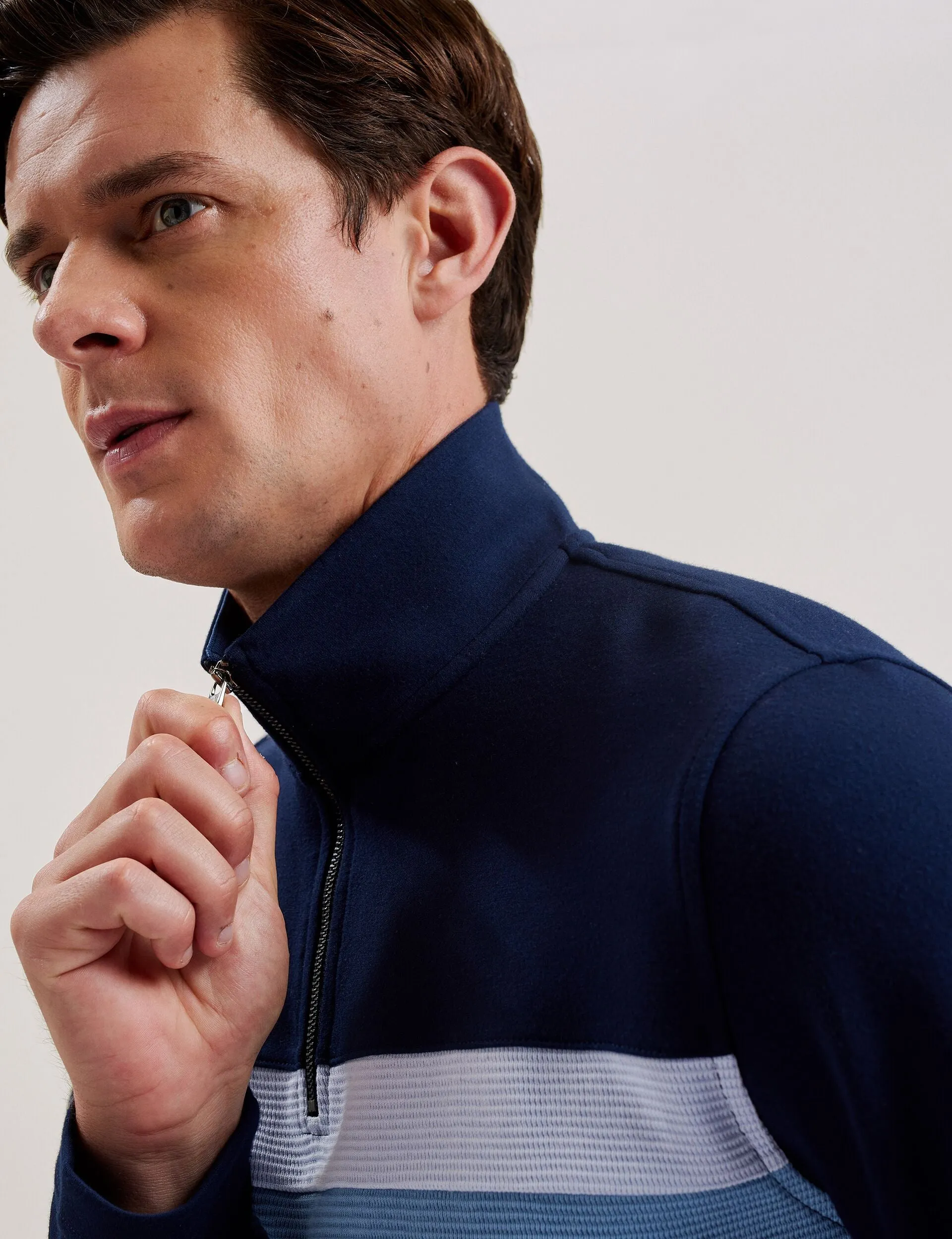 LONGMAN | NAVY Seamless Stitching