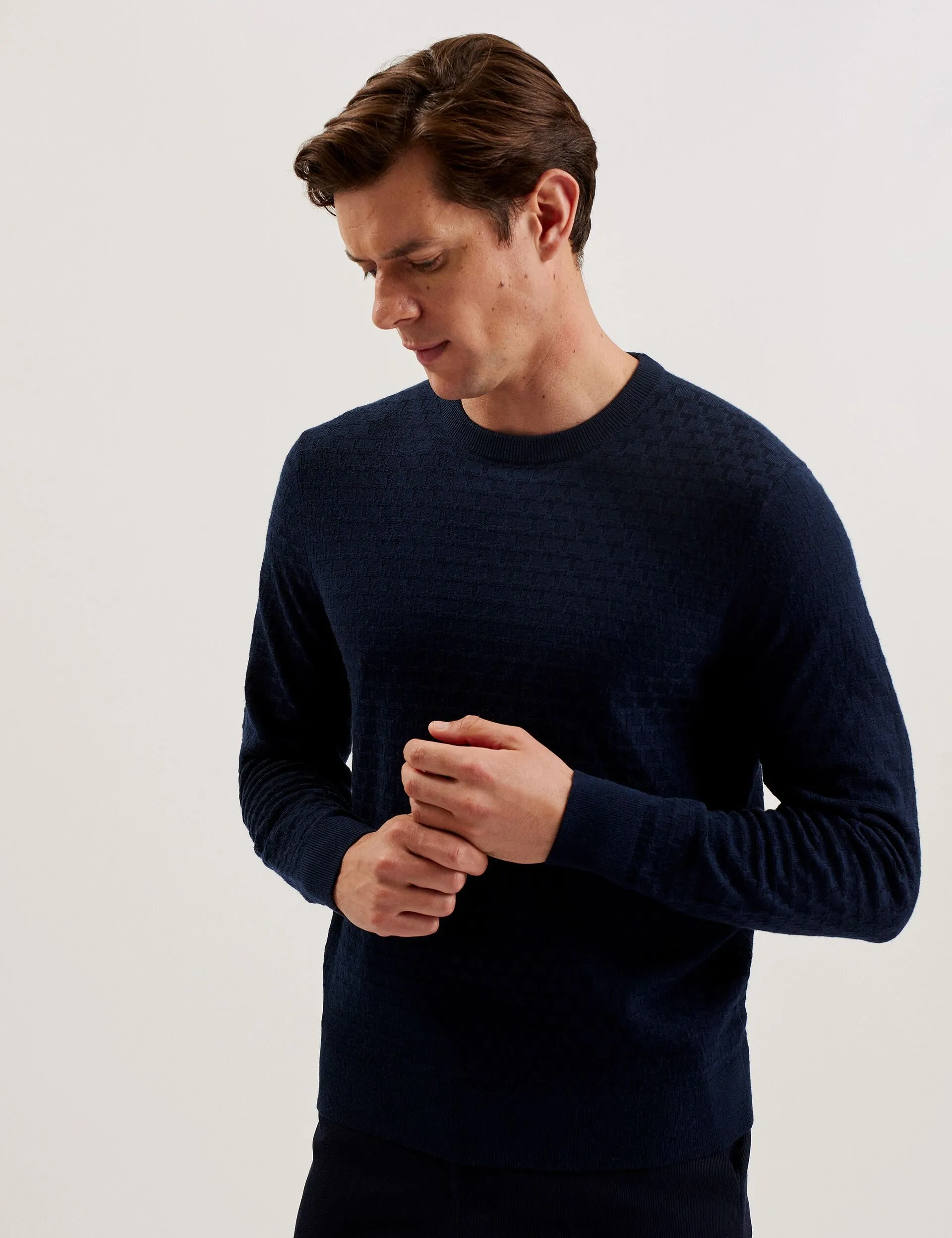 LOUNG | NAVY Durable Stitching
