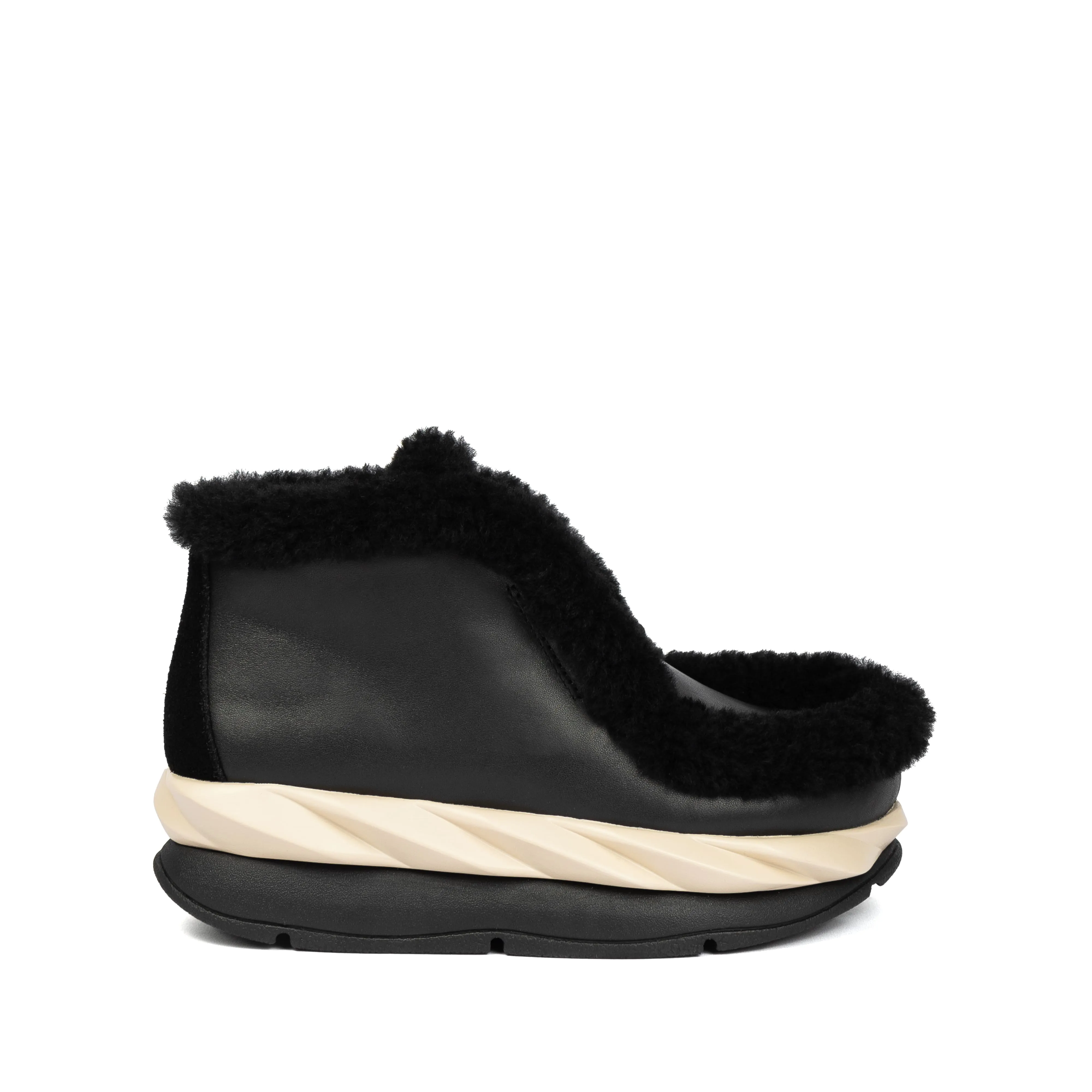 Cushioned Step Rainy Days Summer Hike MELLOW MONTA BLACK
