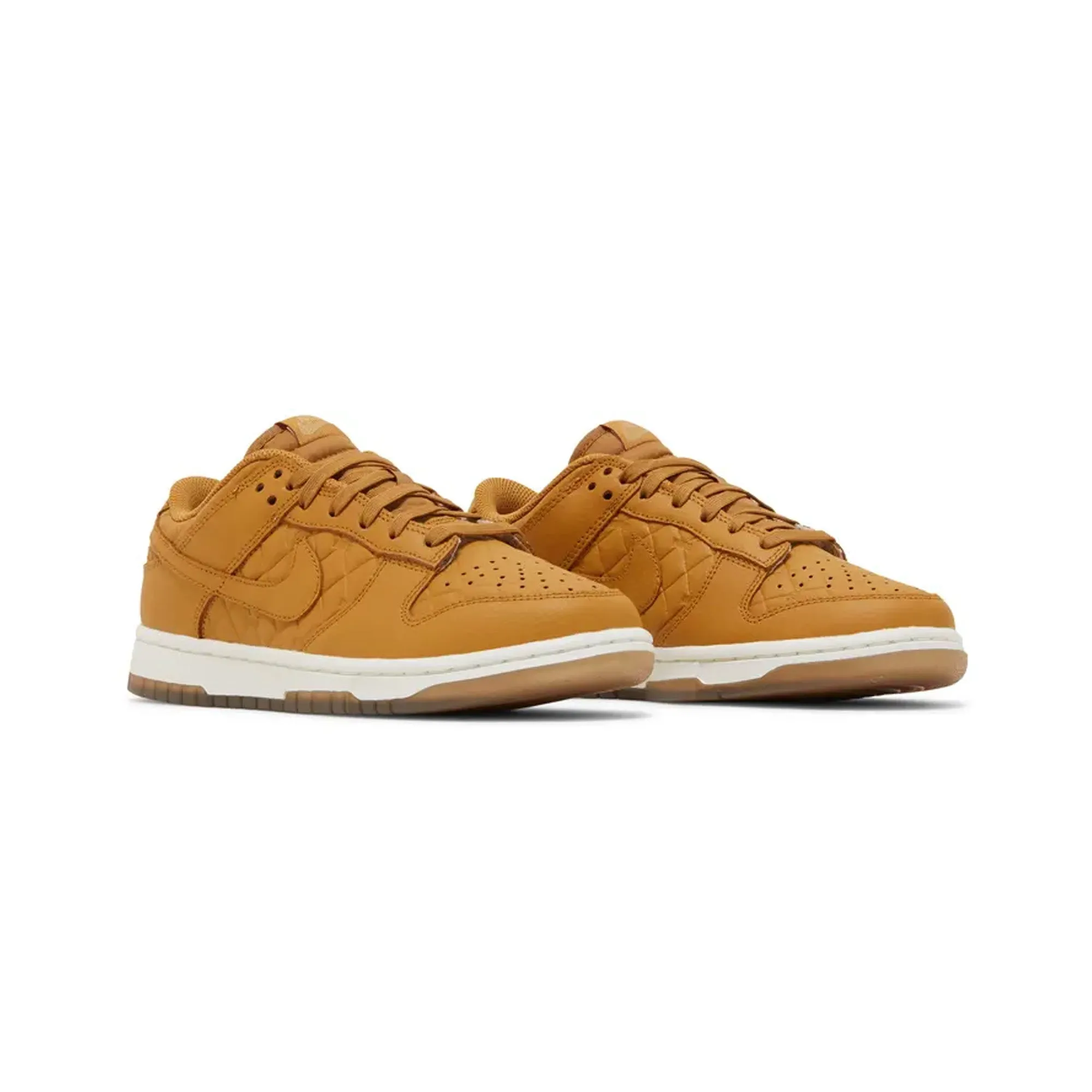 Flexible Steps Nike Dunk Low Quilted 'Wheat' W (2022)
