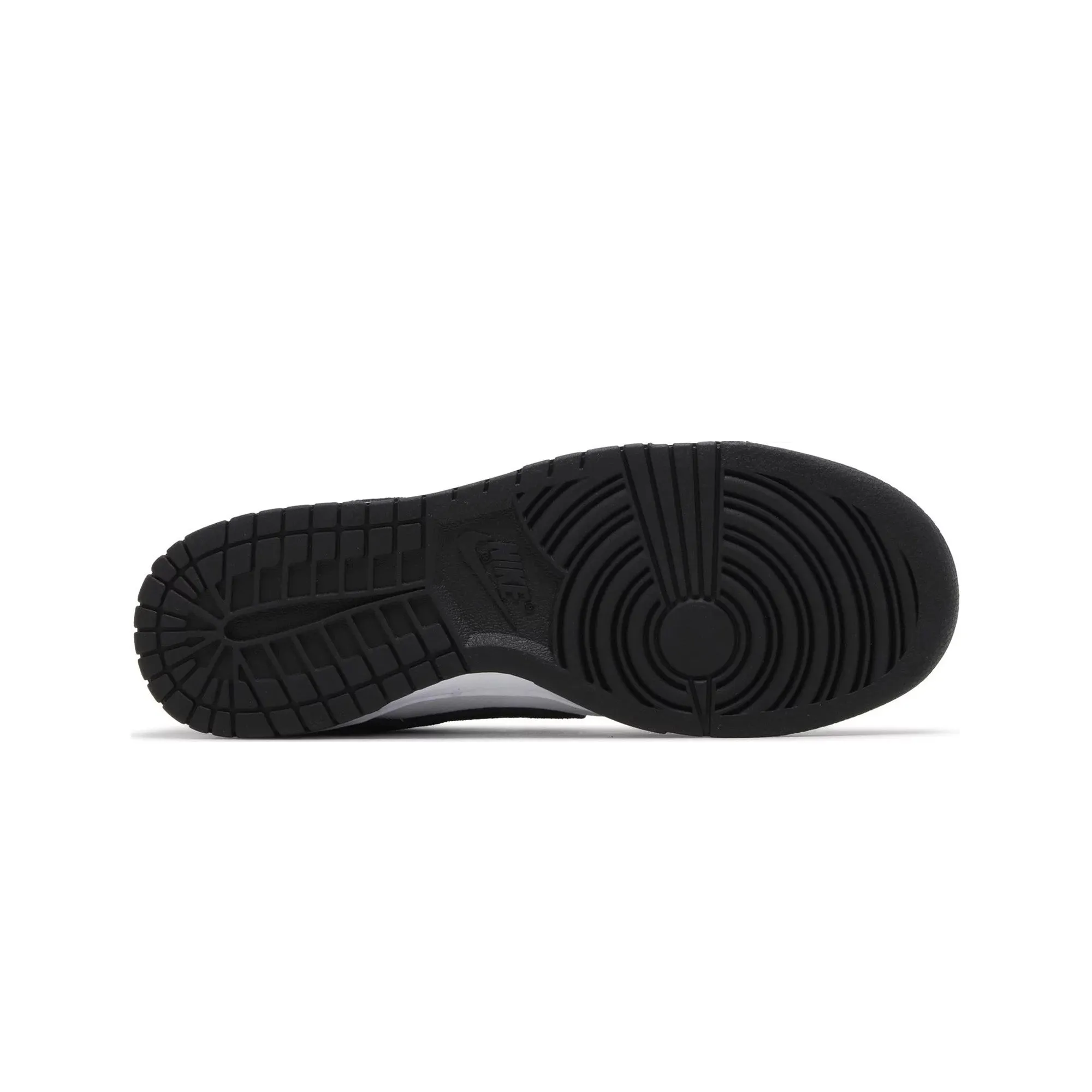 Sneaker Fit Minimalist Look Nike Dunk Low Retro SE 'Suede Panda' (2024)