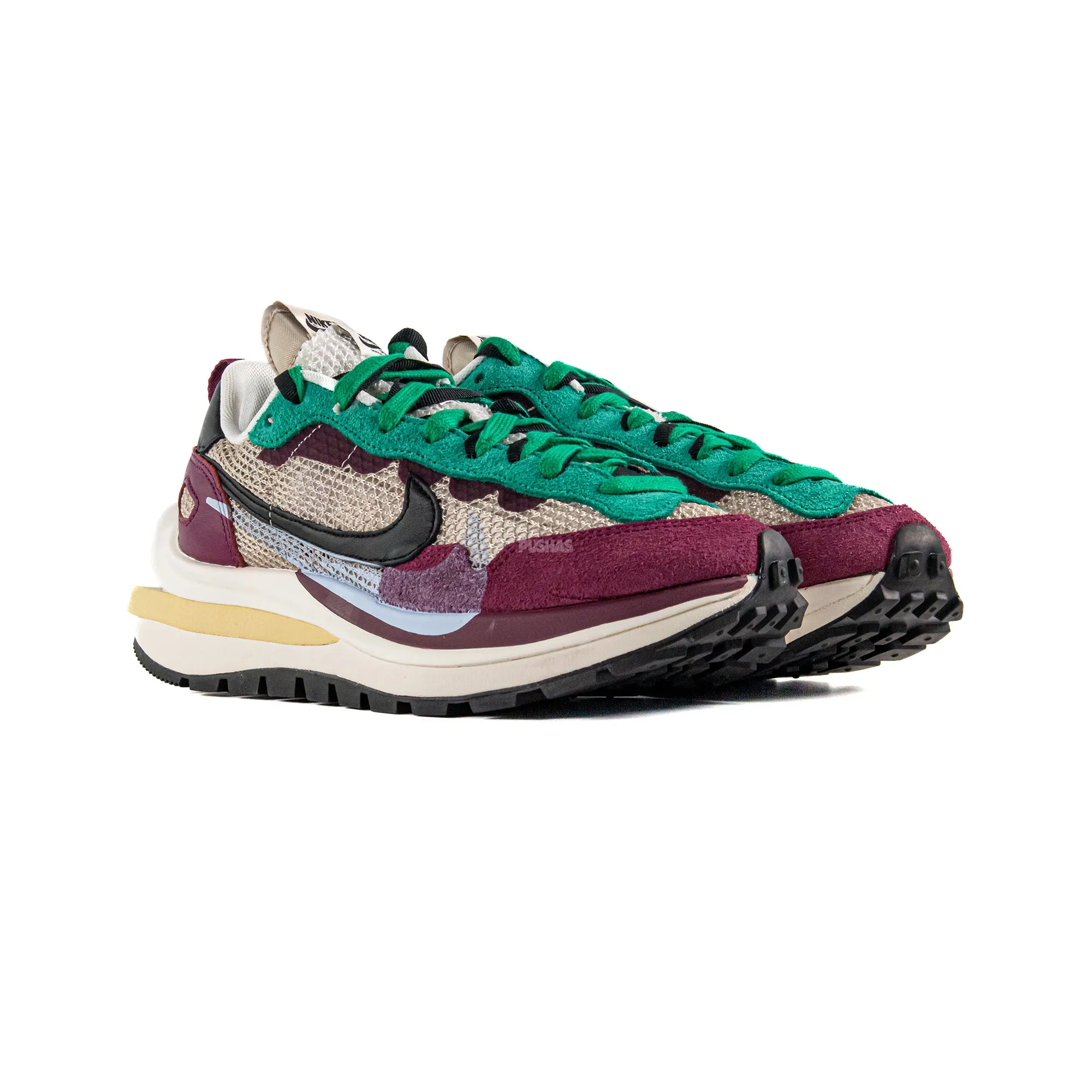 Minimalist Look Flexible Build Nike Vaporwaffle x Sacai 'Villain Red Neptune Green' (2020)