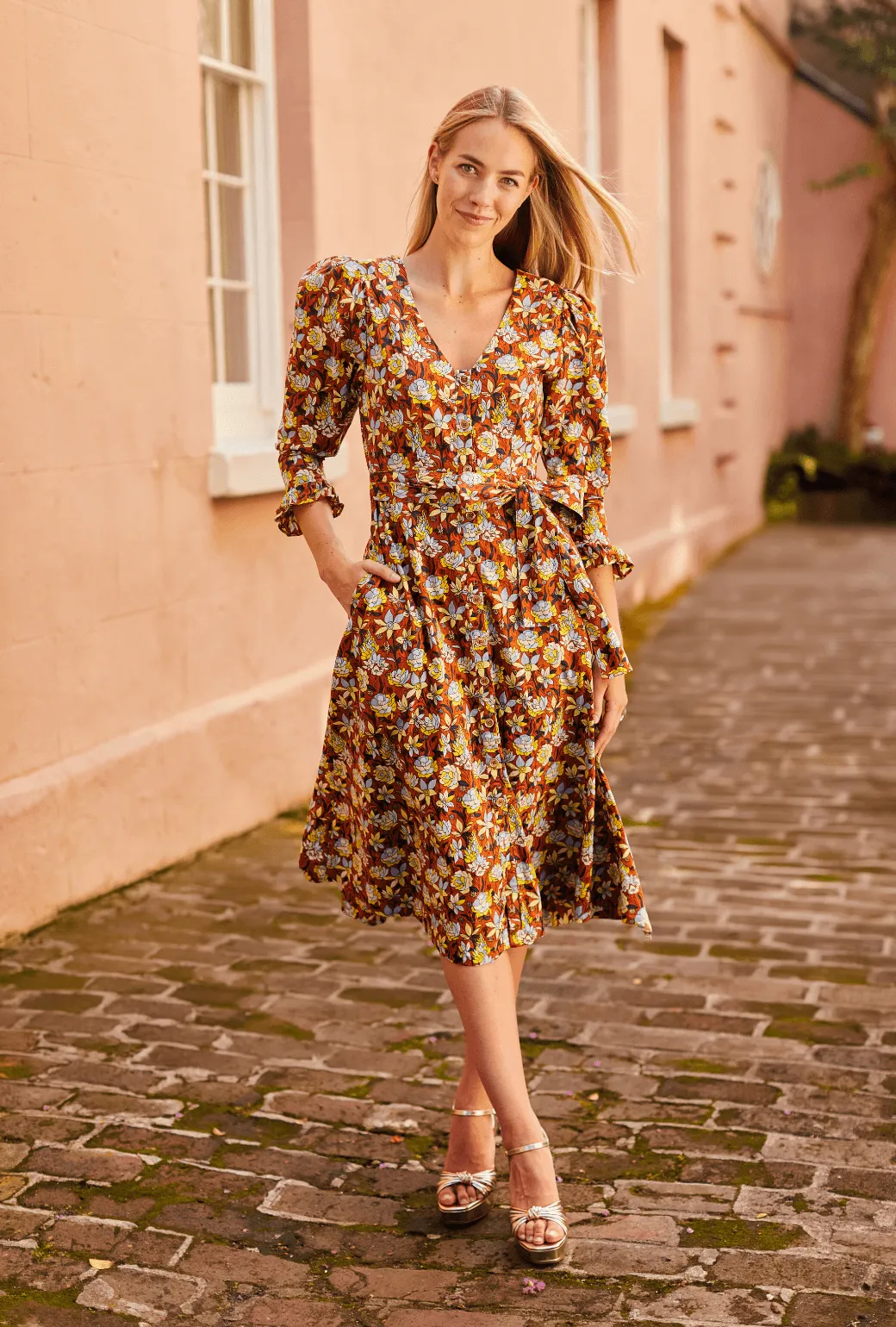 Flattering Waist Design Contemporary Waist Long Sleeve Day Gown - MIDI - Bronze Floral