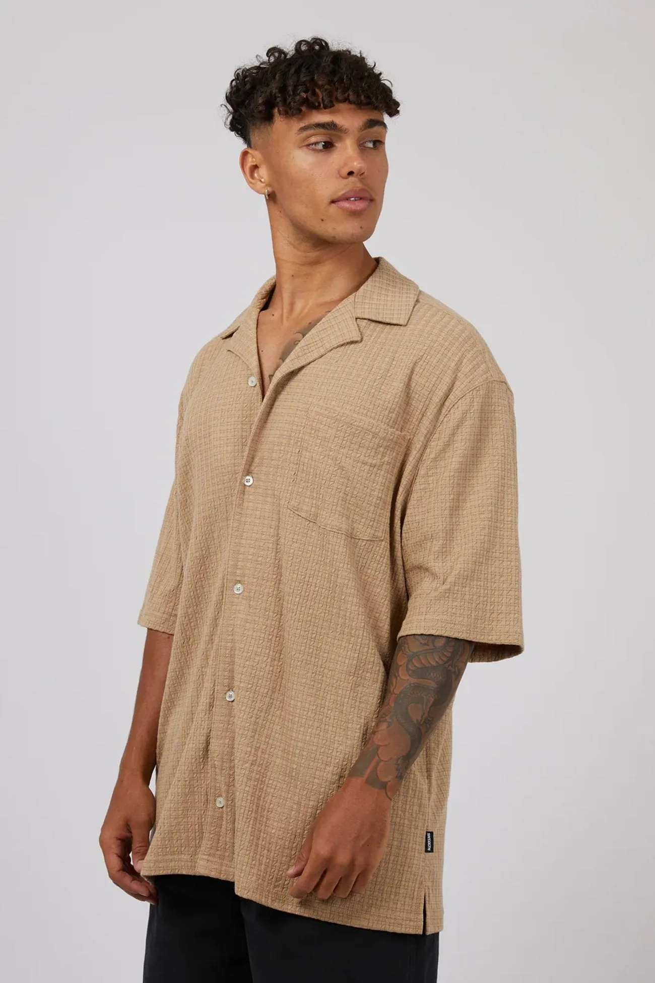 Low Profile Seaming Recycled Polyester Material Otta Short Sleeve Shirt Tan