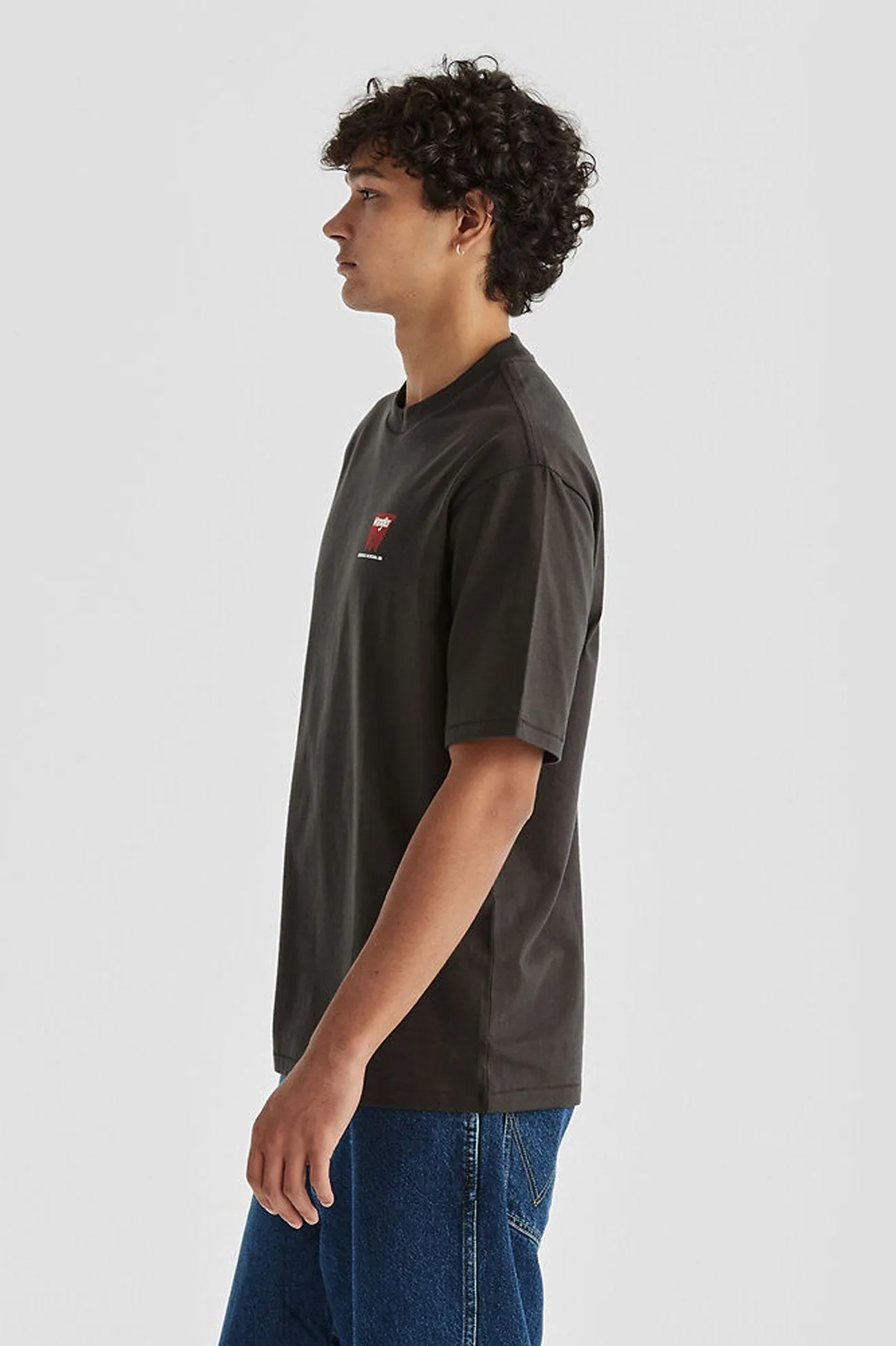 Outdoor Slacker Tee Worn Black Compression Gradient