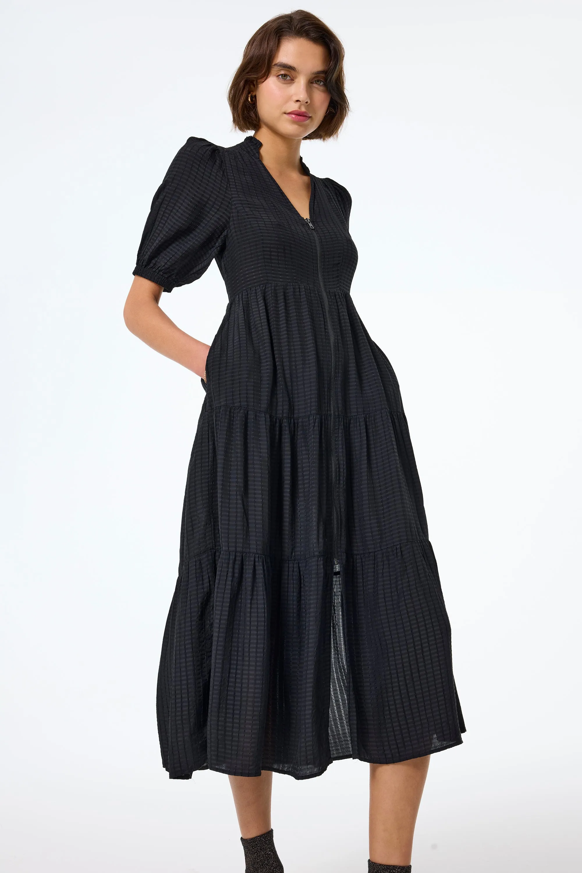 Structured Fit Happy Scent Black Textured Zip Detail Tiered Midi Dress