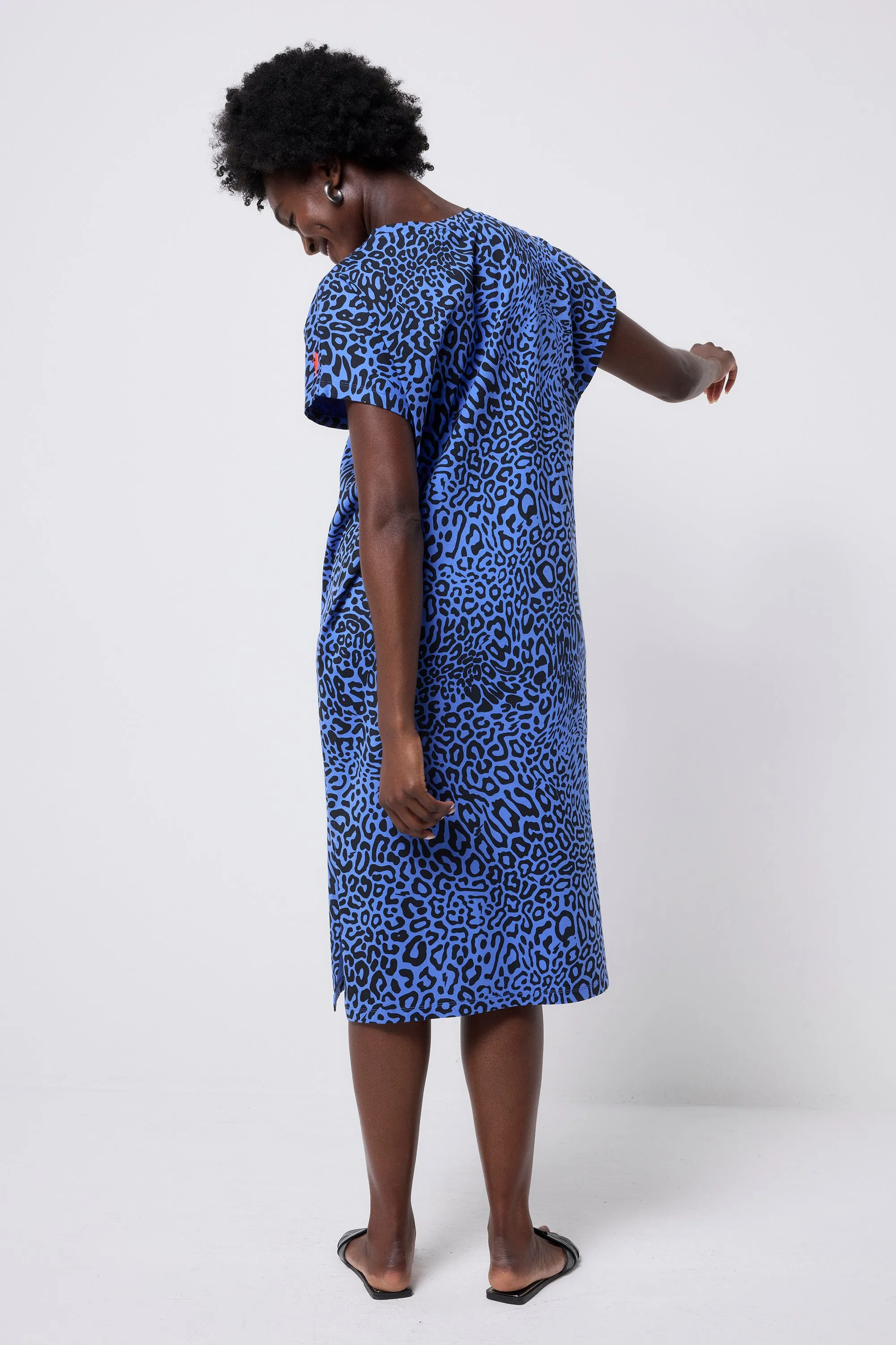 Grace Flow Blue with Black Leopard Ray Midi T-Shirt Dress