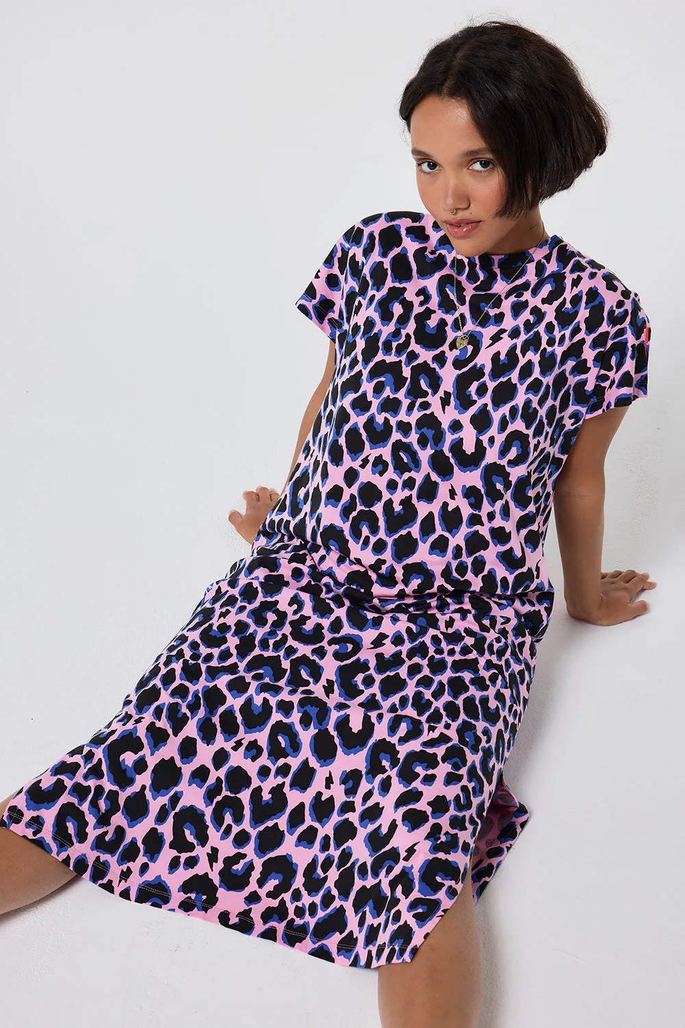 Vibrant fit Lounge Mood Pink with Blue and Black Shadow Leopard Midi T-Shirt Dress