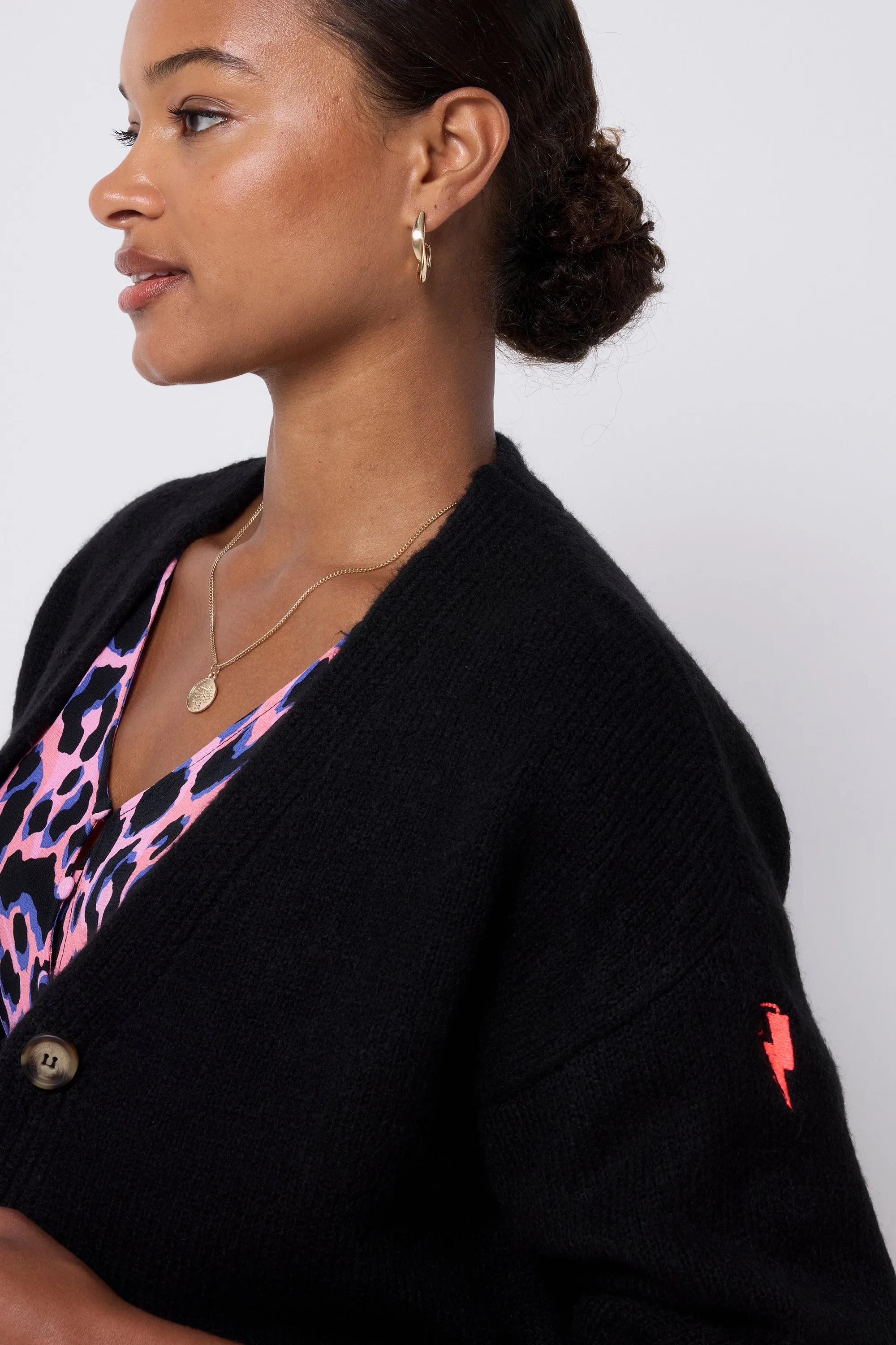 Neutral Tone Colorfast Guide FrayResistant Edging Black Cardigan