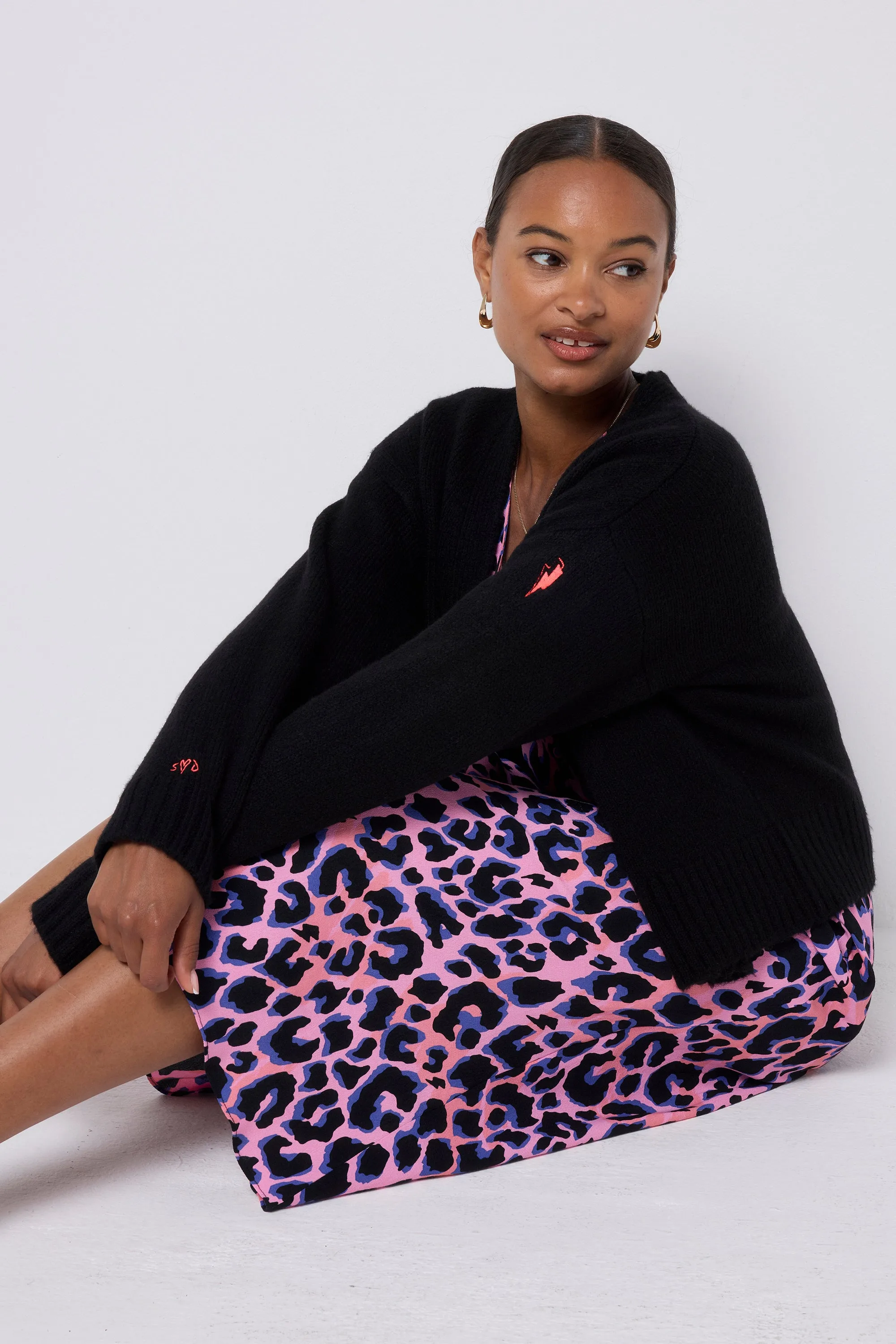 Hypoallergenic Fiber Blend ribbed texture Black Cardigan