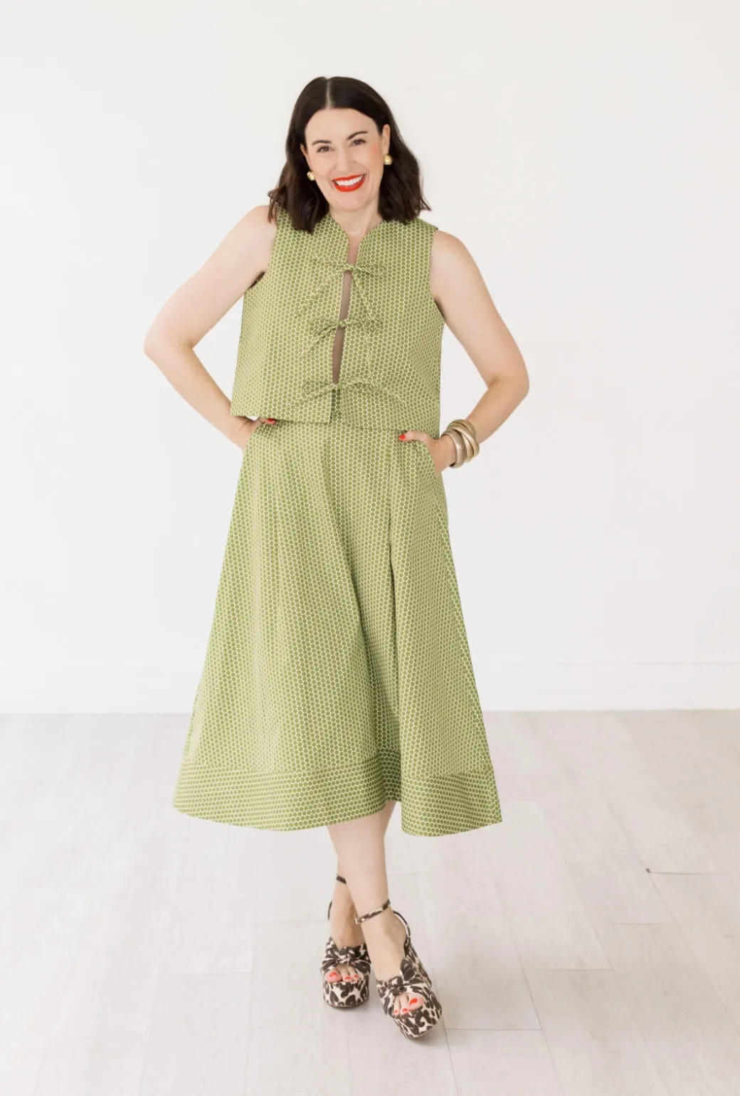 Buru x Val Flat Front MIDI Skirt  - Green Polka Dot Classy Fit