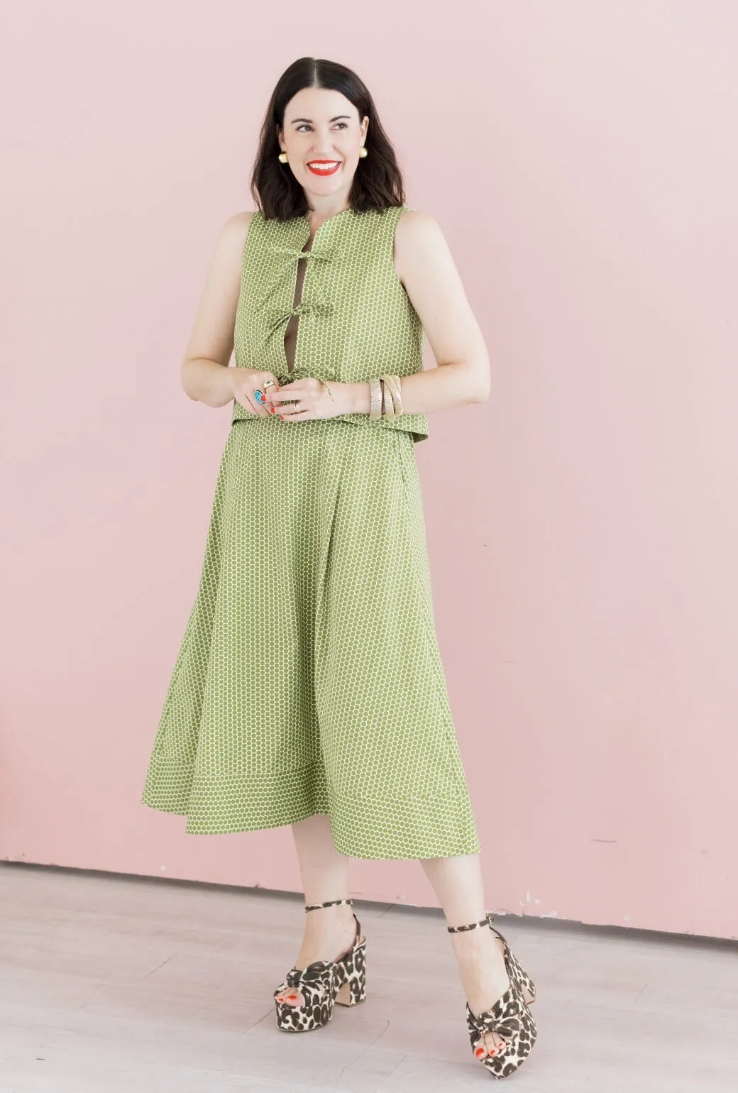 Slim wear Buru x Val Flat Front MIDI Skirt  - Green Polka Dot