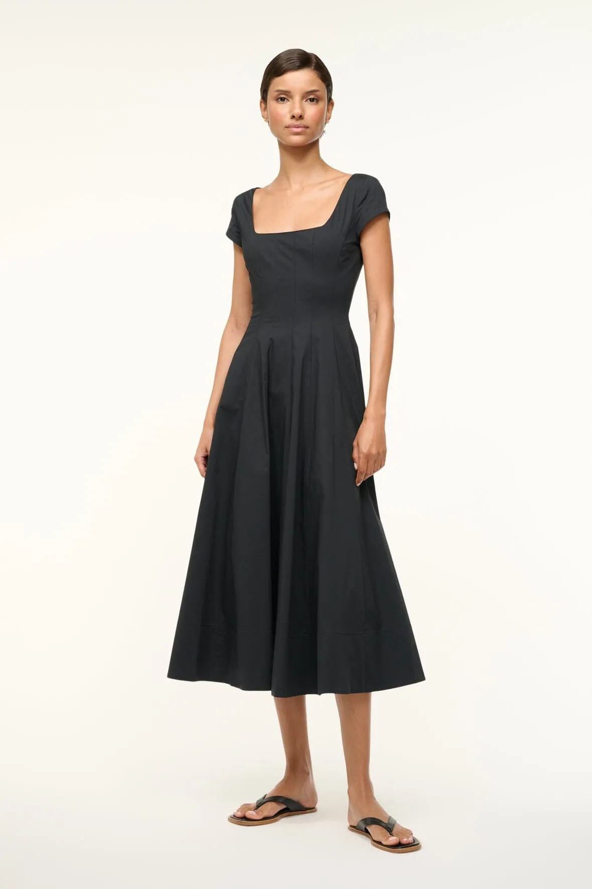 SHORT SLEEVE WELLS DRESS | BLACK Happy Scent Non-Pilling