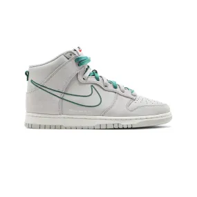 Dunk High SE 'First Use Green Noise' Trend-setting wear