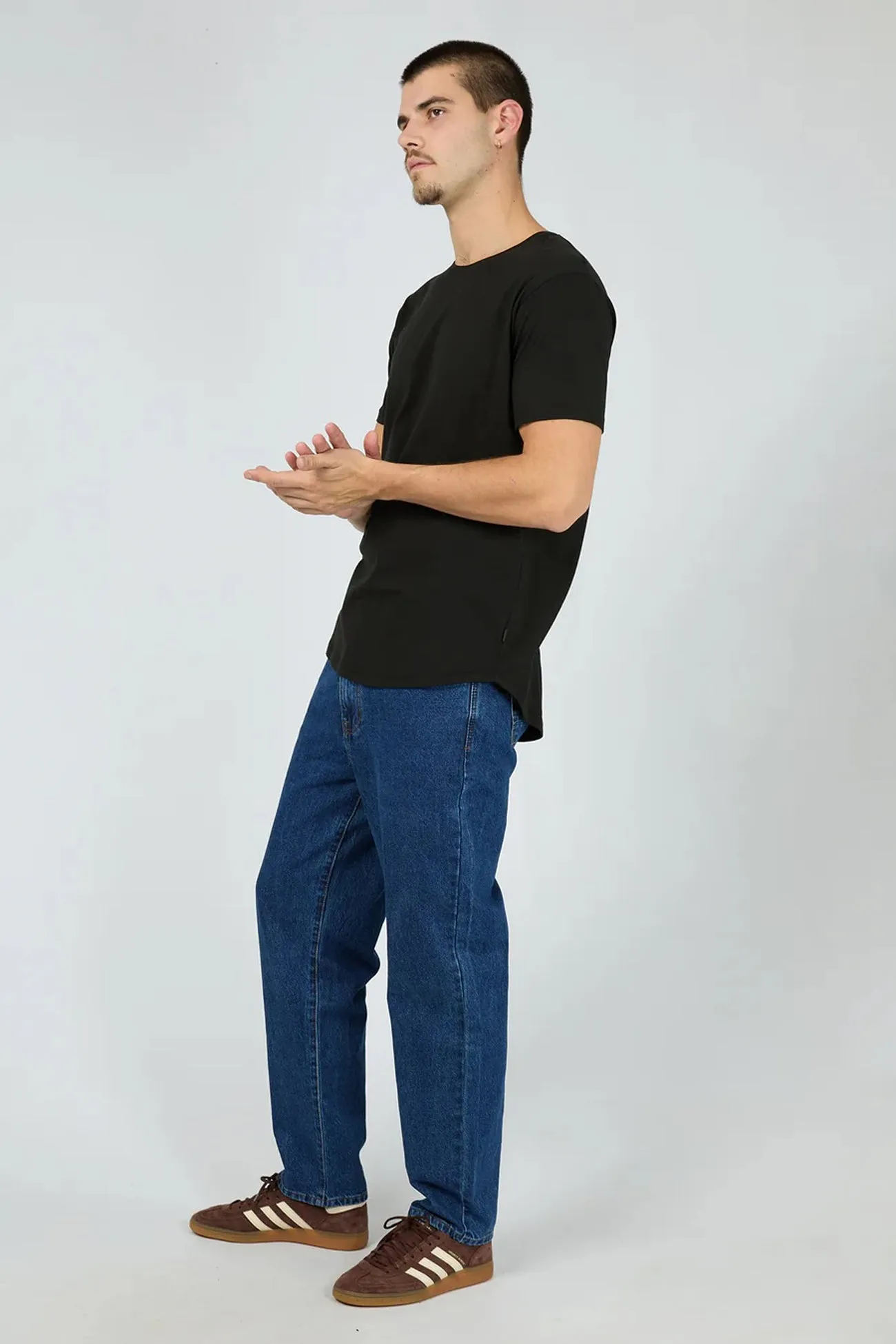 Solid Tail Tee Black Flexible Shoulder Gusset