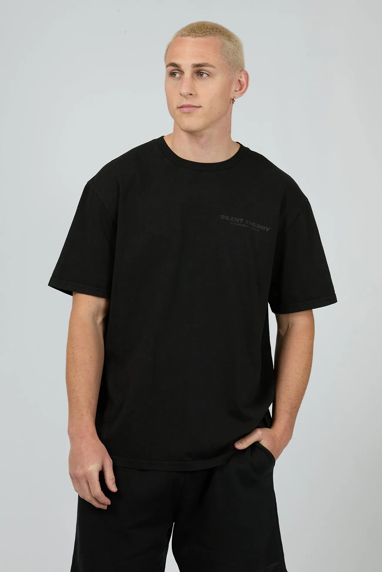 AllSeason Wearability Convertible Sleeve Adaptation Essential Theory Tee Vintage Black