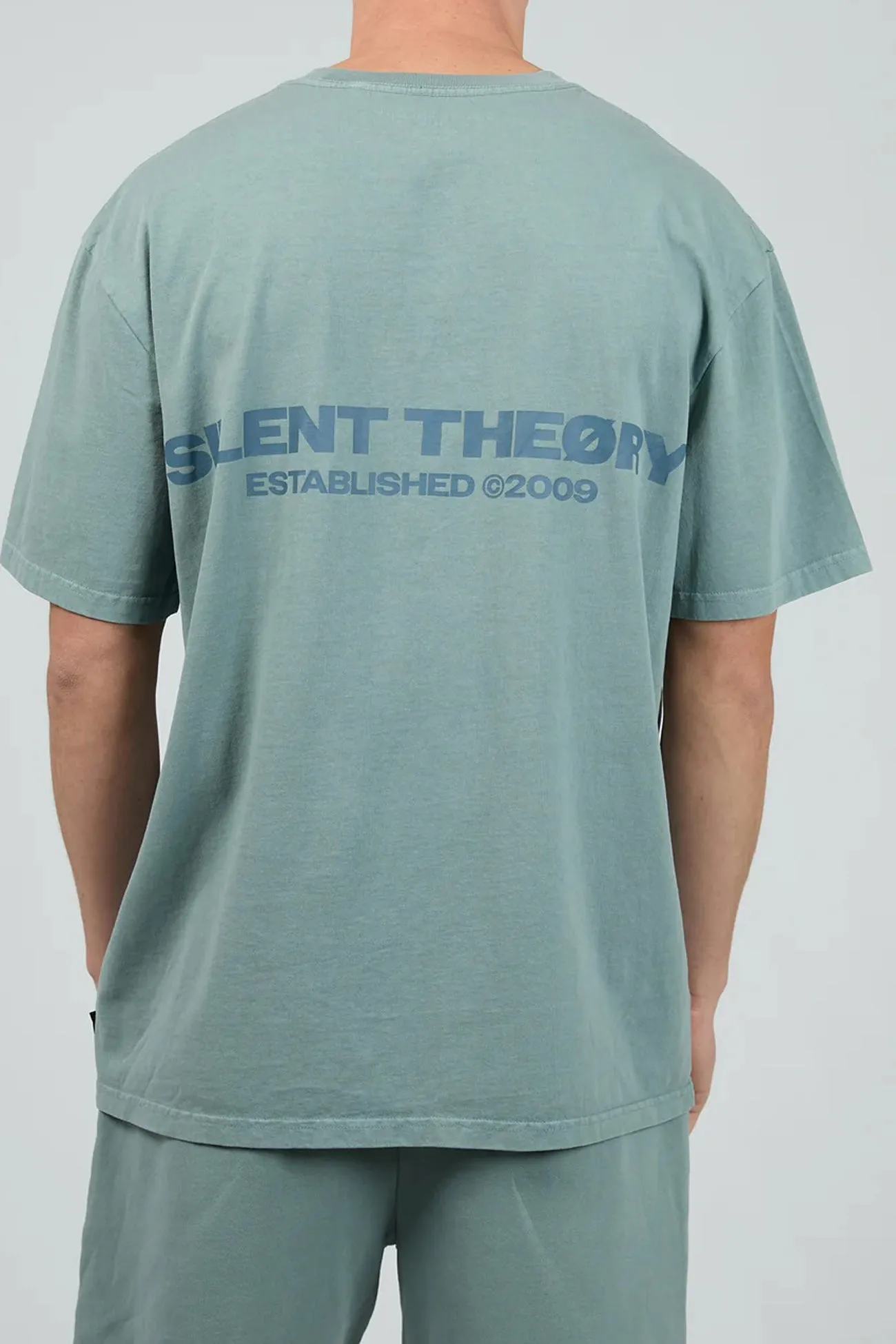 Chic Tee OversizedSilhouette Essential Theory Tee Steel