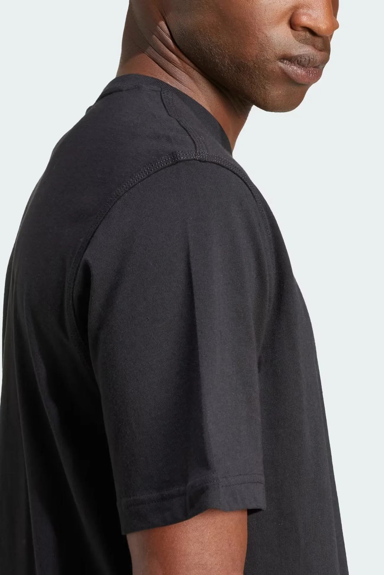 Trefoil Essential Tee Black Loose Blouse