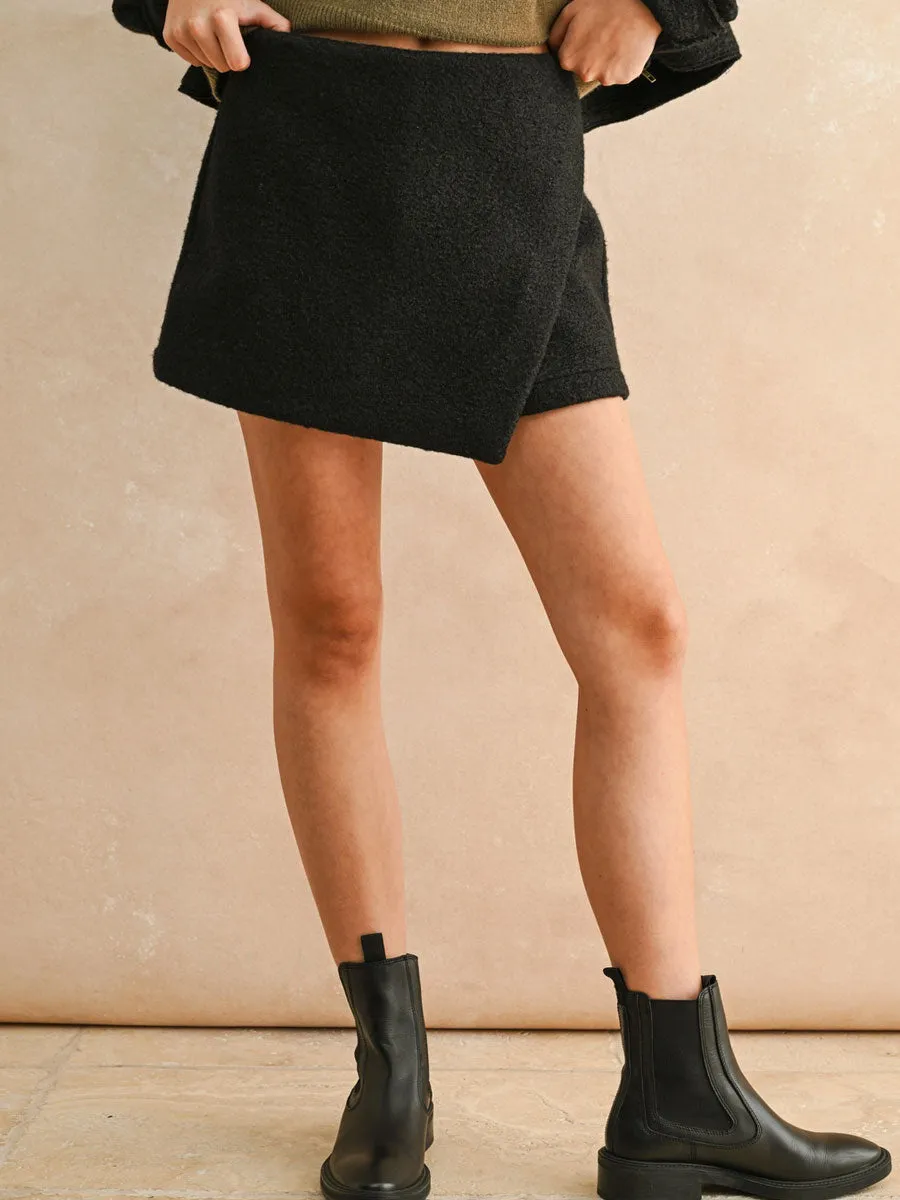TEXTURED SKORT - BLACK Sophisticated Look