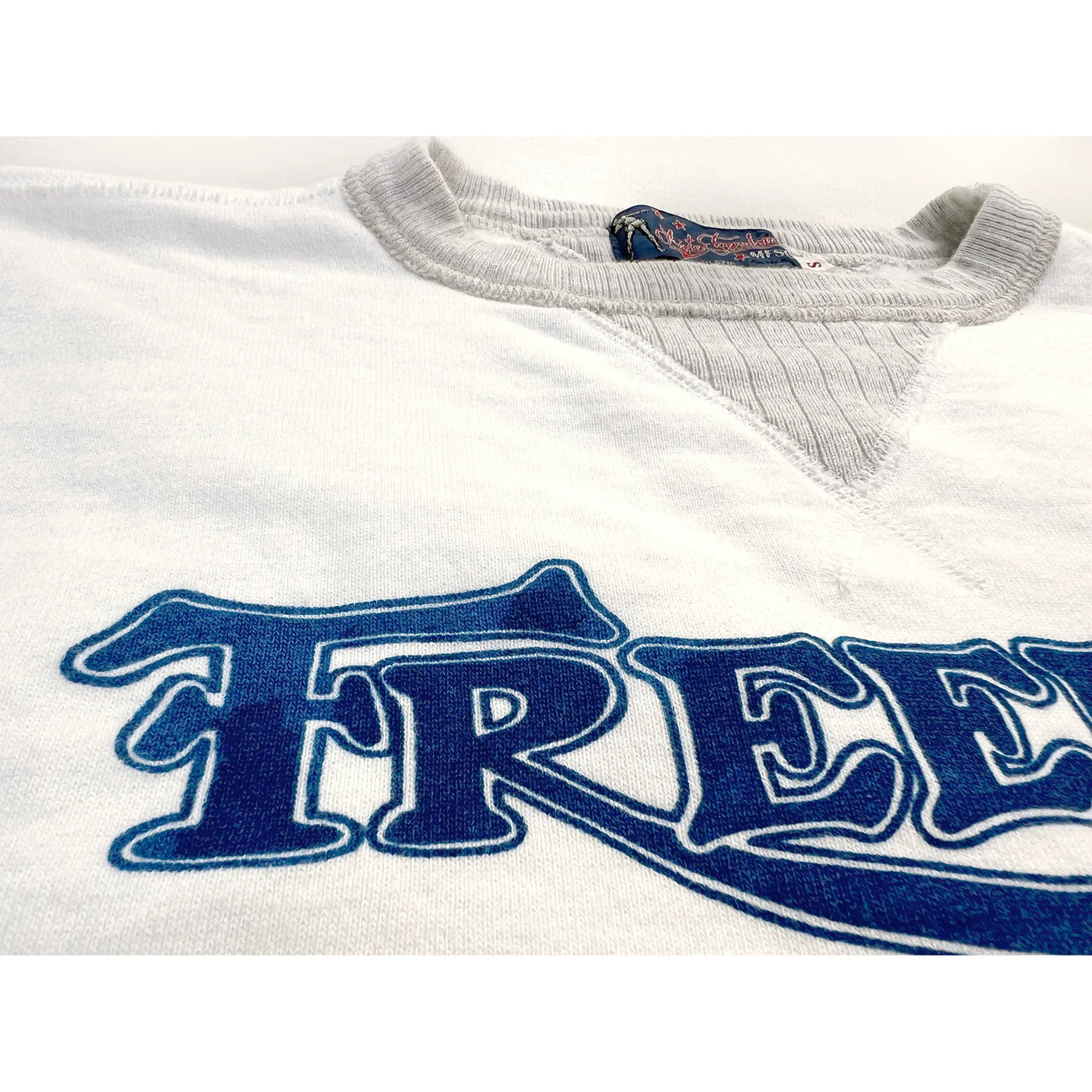 The Medalist Sweatshirt - White, "Freedom" Print Stylish Look