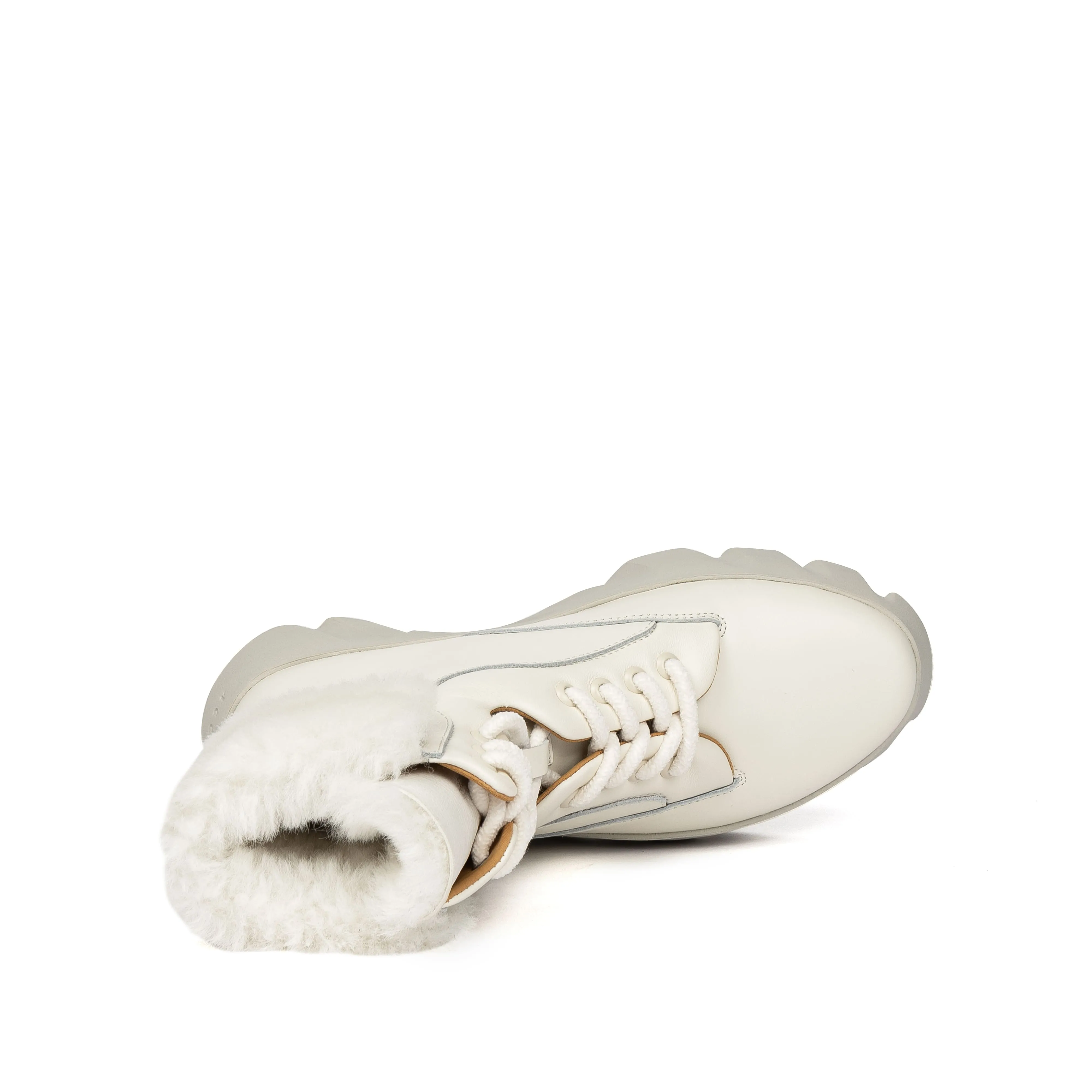 Grippy Outsole Mountain Climber TURA FOA IVORY