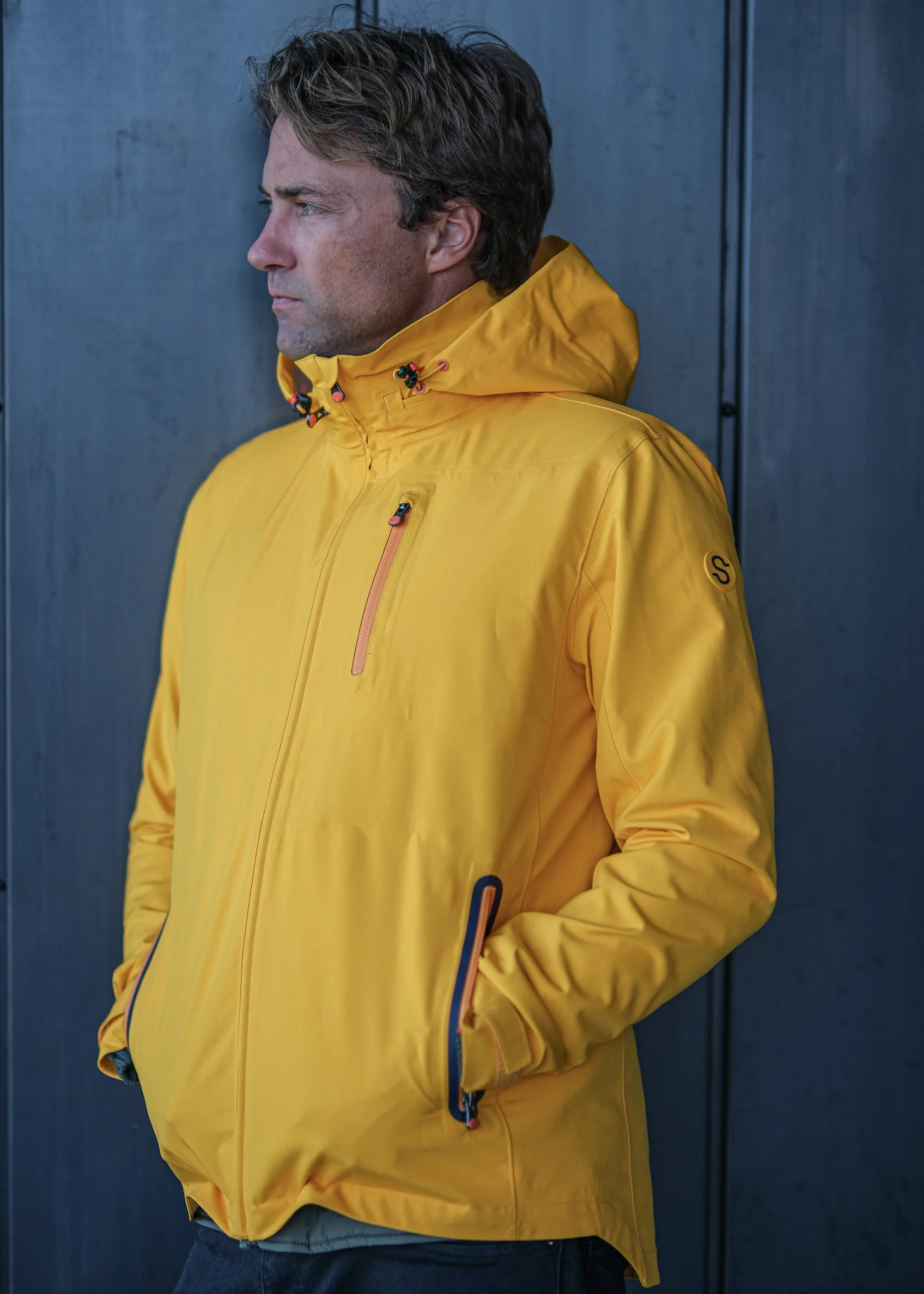 Simple Urban Layer AllDay Comfort Design Geneve Rain Jacket