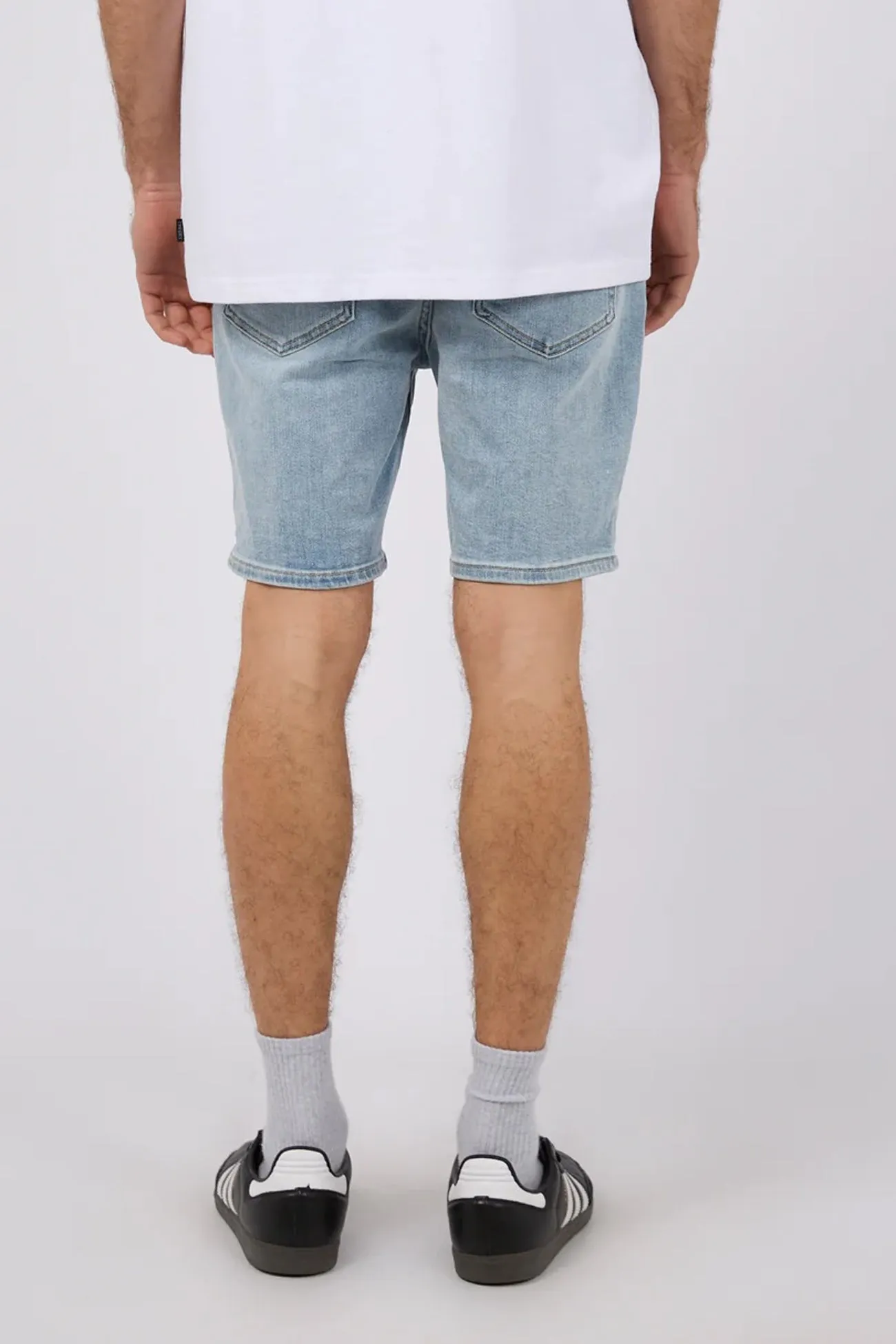 Shadow A2 Short Denim Sporty Cut Modern Comfort