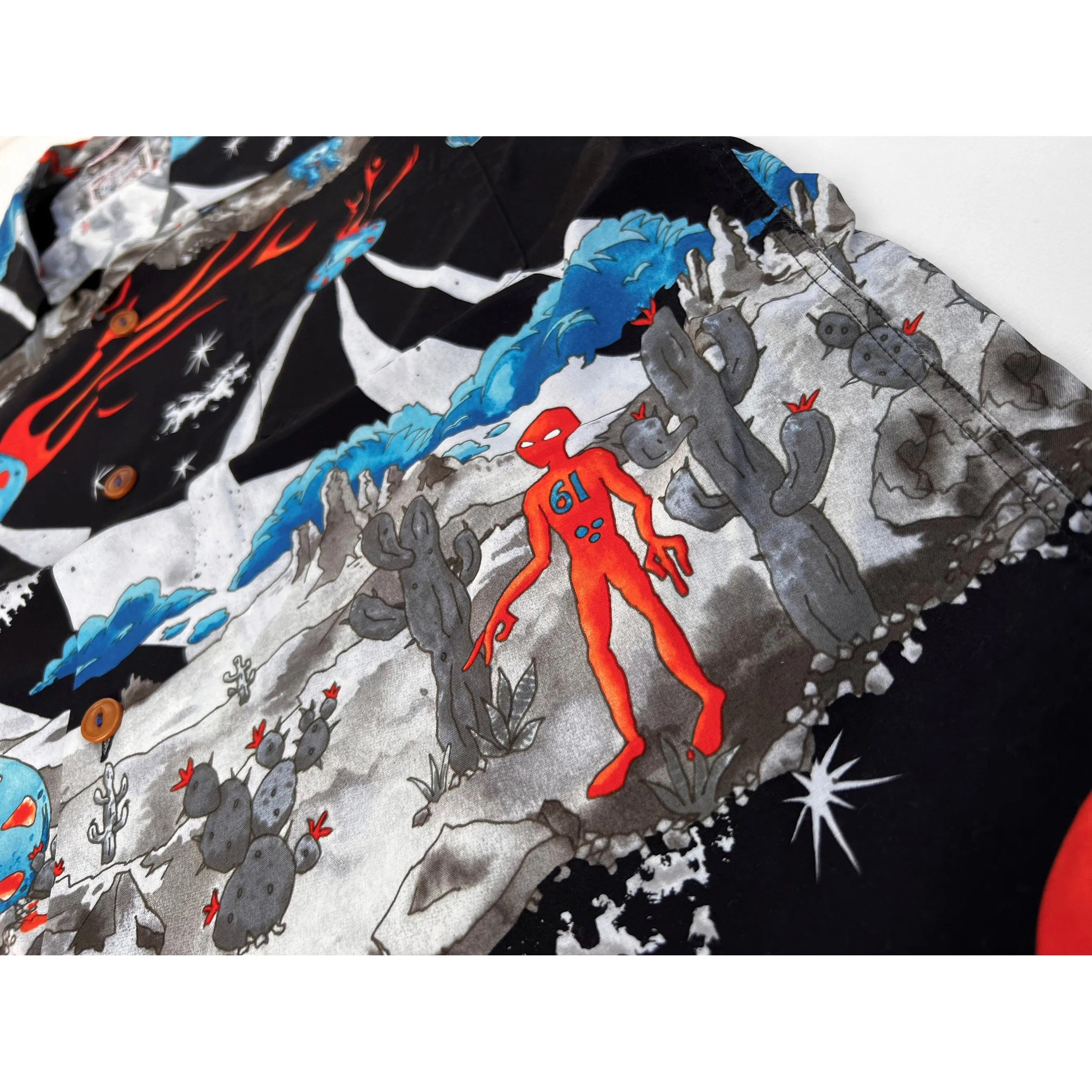 Low Profile Pocket Design Gender Neutral ??FLYING SAUCERS?? Rock??n??Roll Shirt - Delta